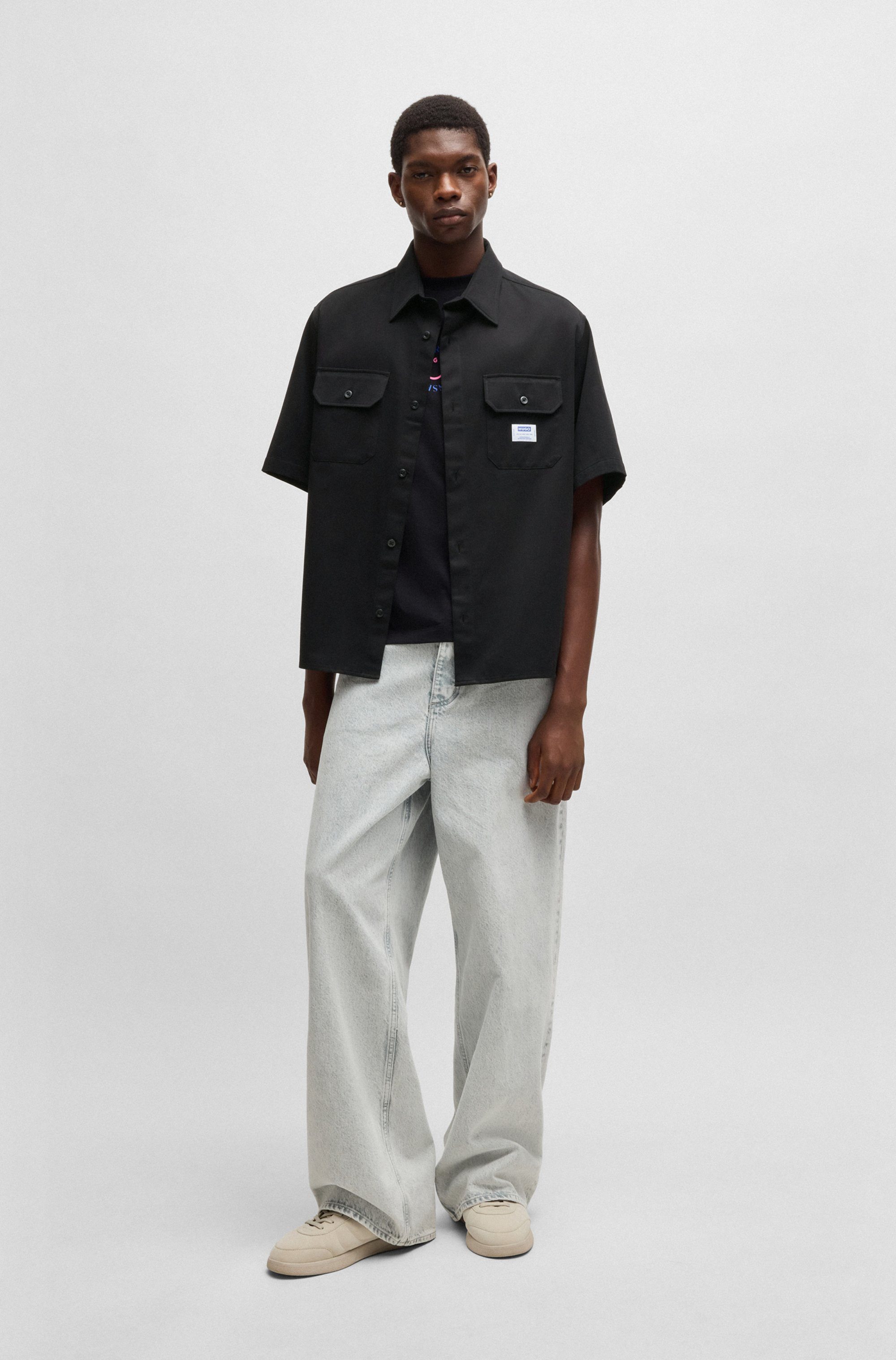 HUGO Blue Overhemd met korte mouwen Ekyno met contrasterend logo-badge op de borst