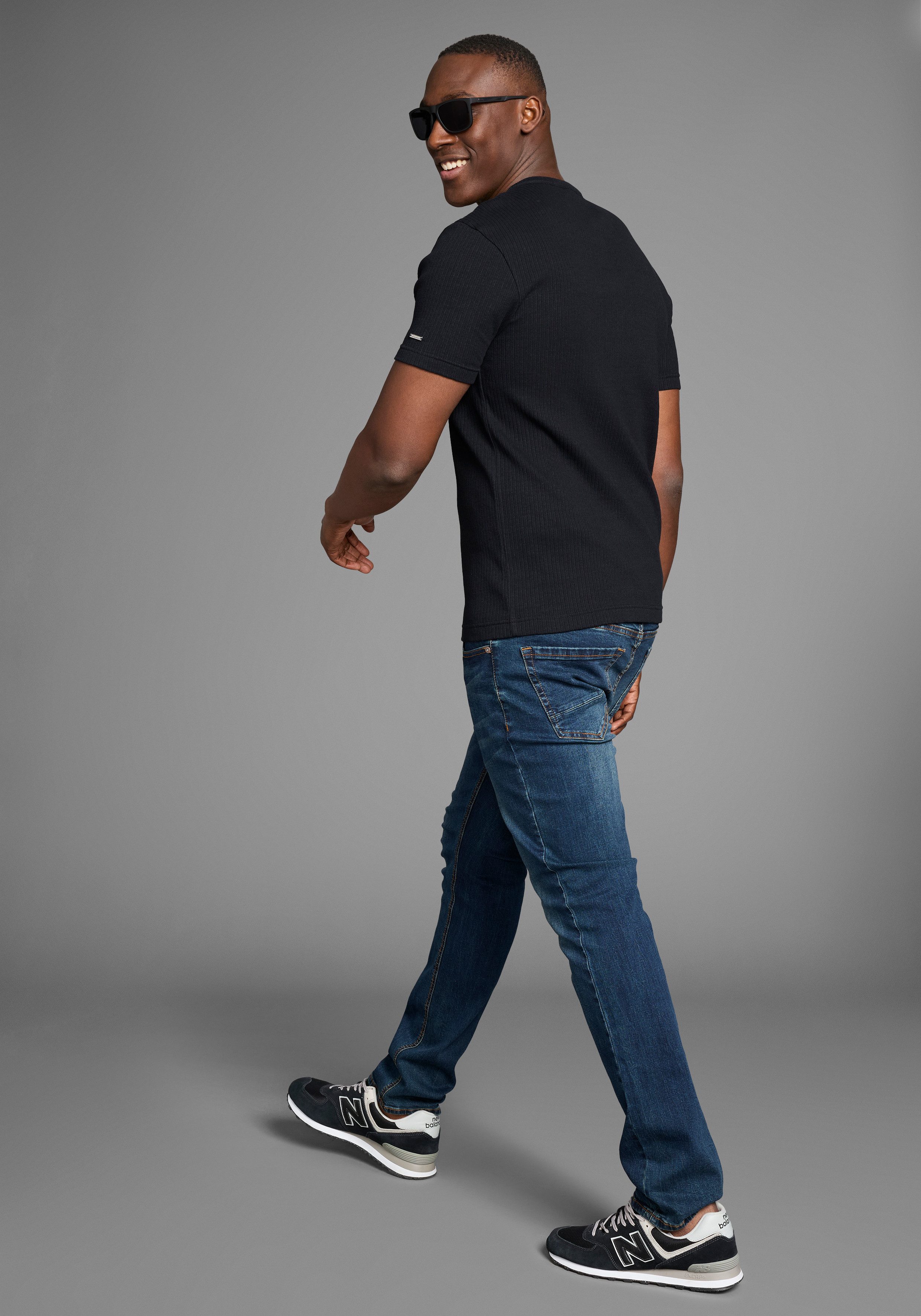Bruno Banani Henleyshirt in elastische ribkwaliteit