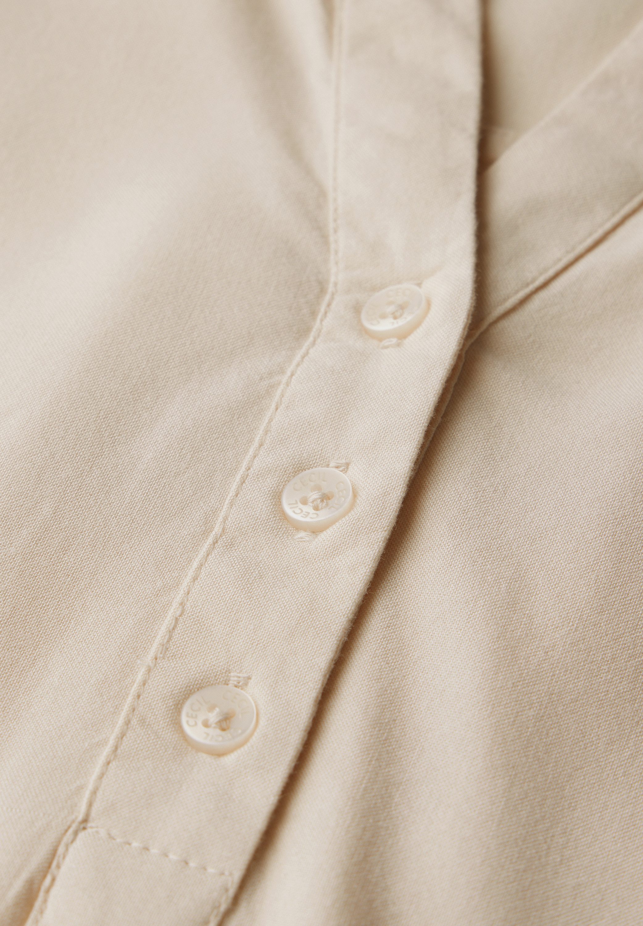 Cecil Blouse met korte mouwen met gesplitste halslijn en knoopsluiting