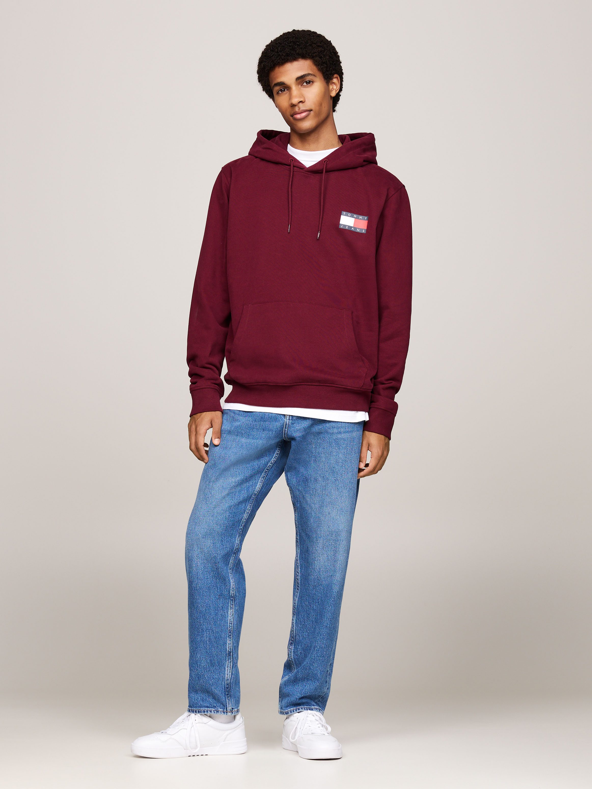 TOMMY JEANS Sweatshirt TJM REG ESSENTIAL FLAG HOOD EXT met bedrukte merklogo op borsthoogte
