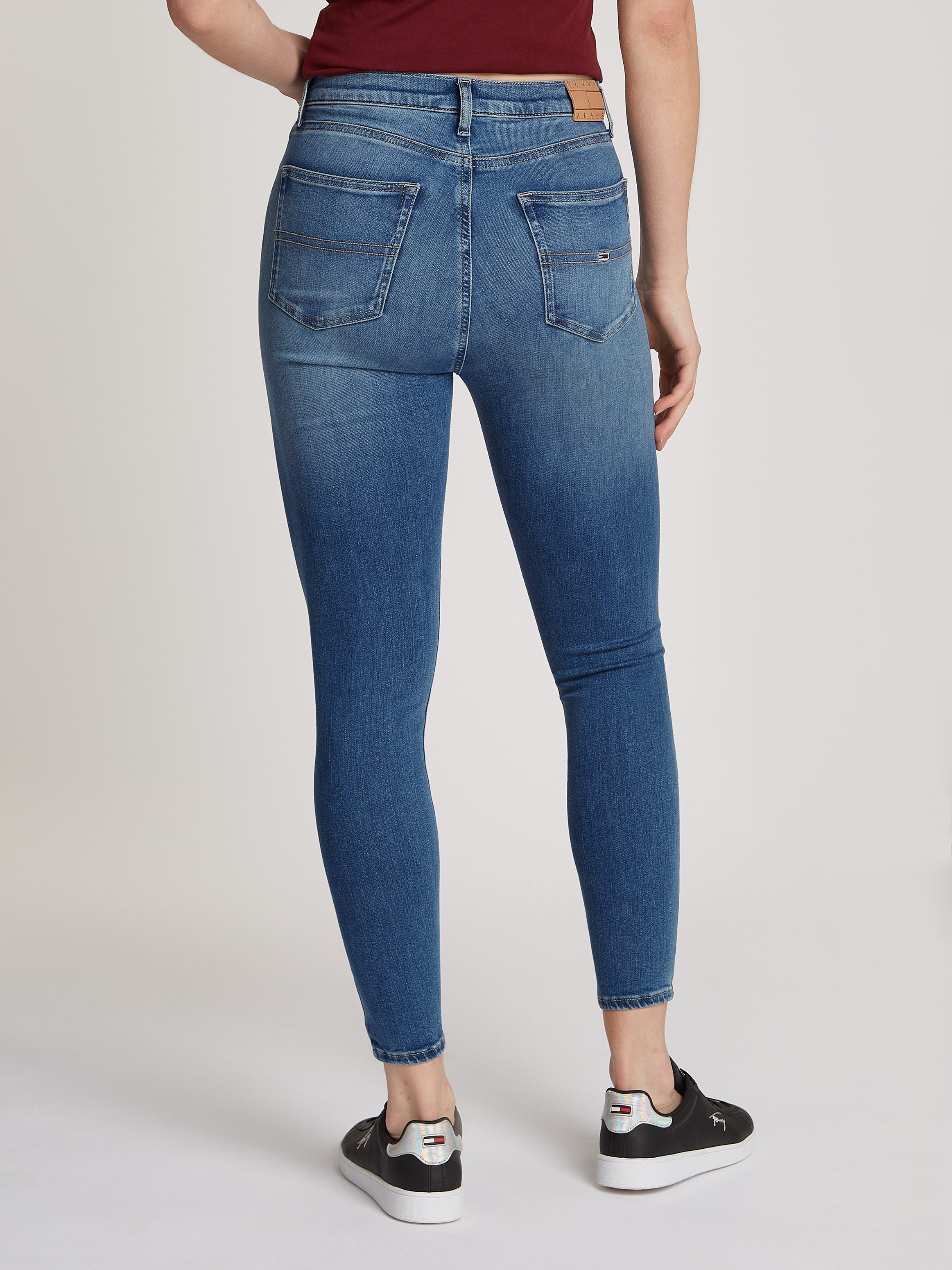 TOMMY JEANS Skinny fit jeans SYLVIA HGH SKN ANK CH0238 met logostiksels en nagels