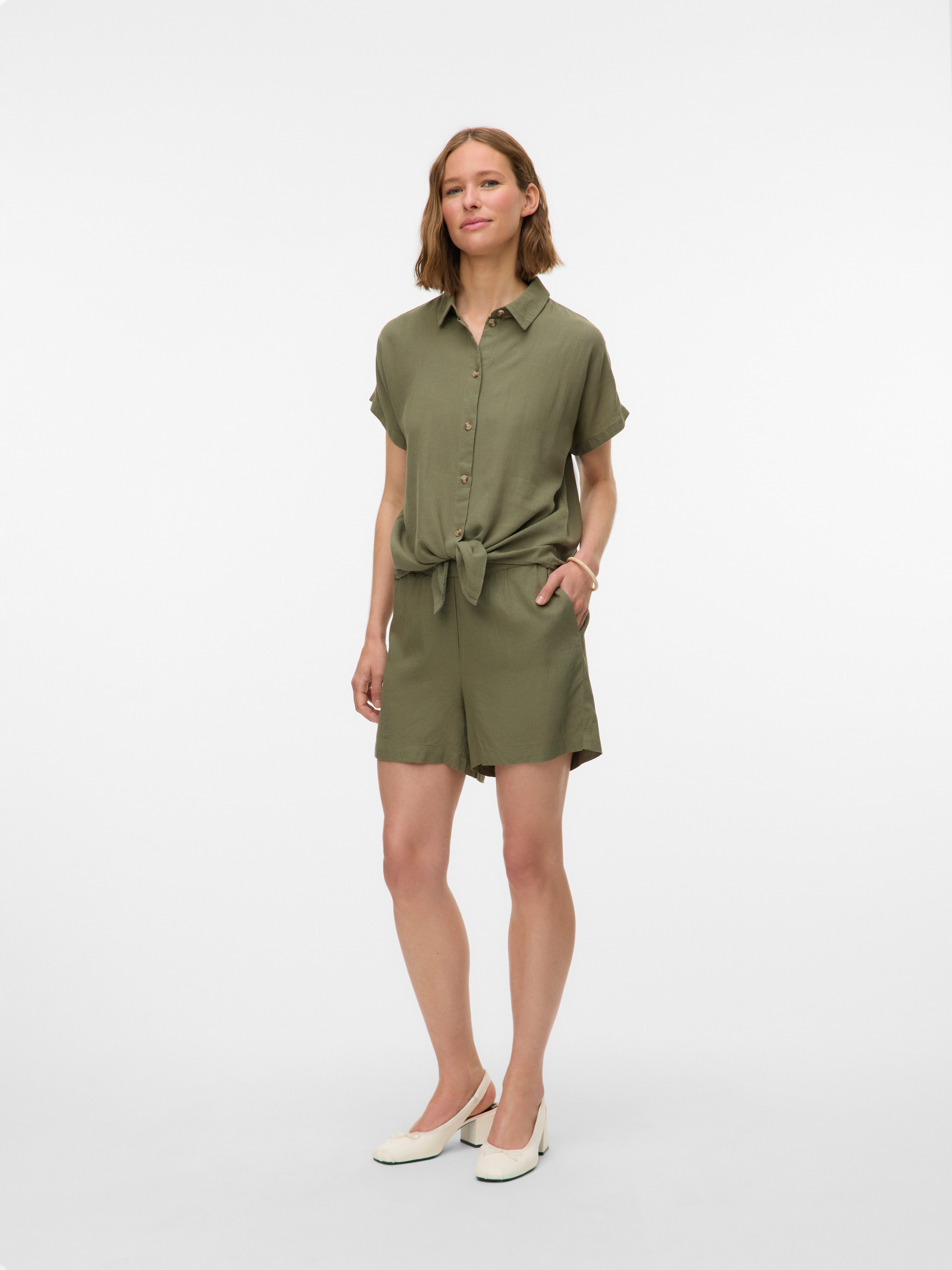 Vero Moda Short VMTHEA MW SHORTS WVN NOOS