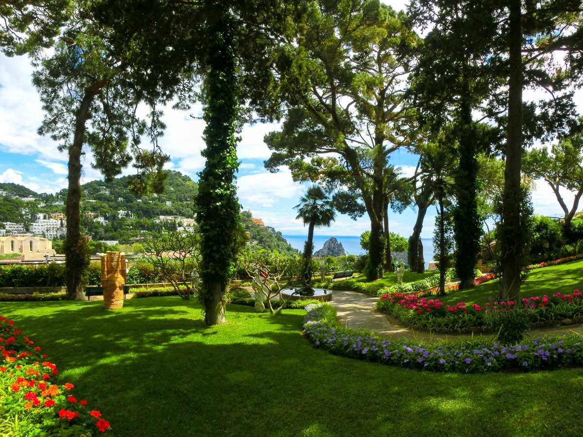 Papermoon Fotobehang Capri Island Garden