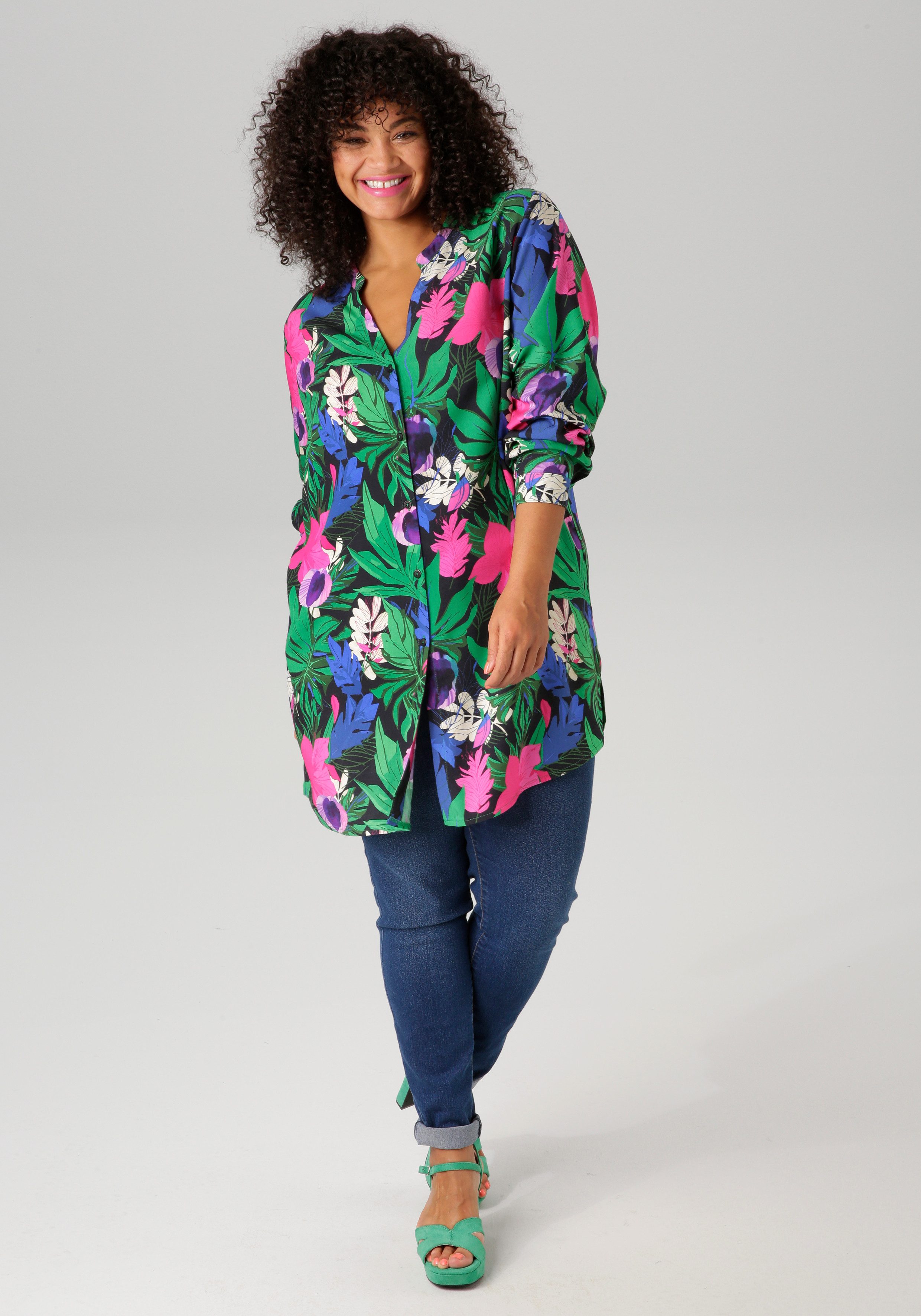 Aniston PLUS Lange blouse met tropische bloemen en bladeren bedrukt - nieuwe collectie