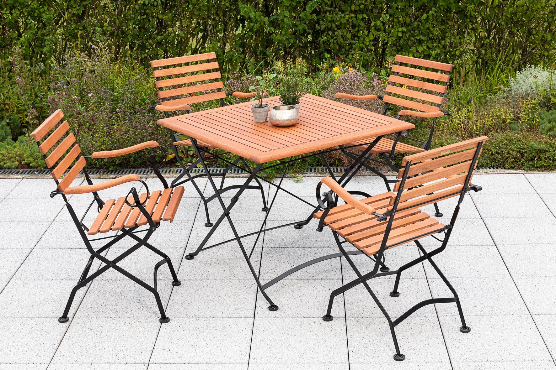 MERXX Tuin-eethoek Kasteeltuin 4 klapstoelen met tafel (5-delig) tuinsets bruin