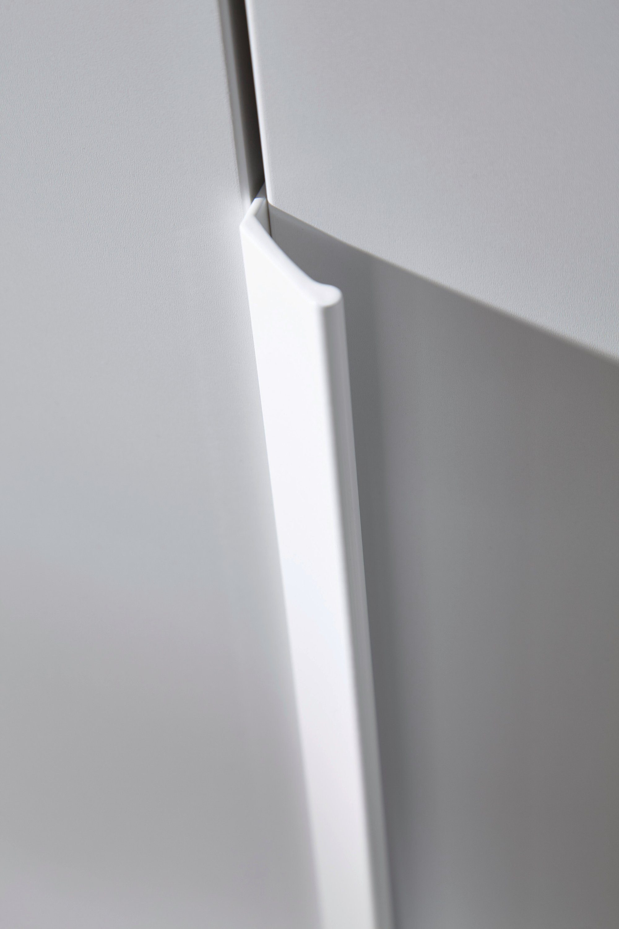 rauch Draaideurkast Purisma met laden en vele accessoires, met soft-closefunctie