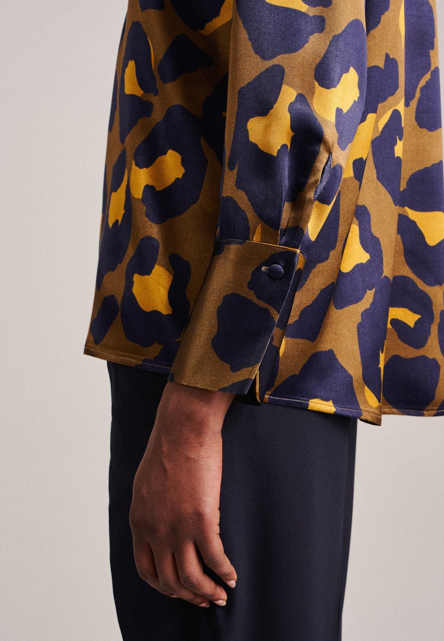 seidensticker Overhemdblouse Zwarte roos Lange mouwen kraag print