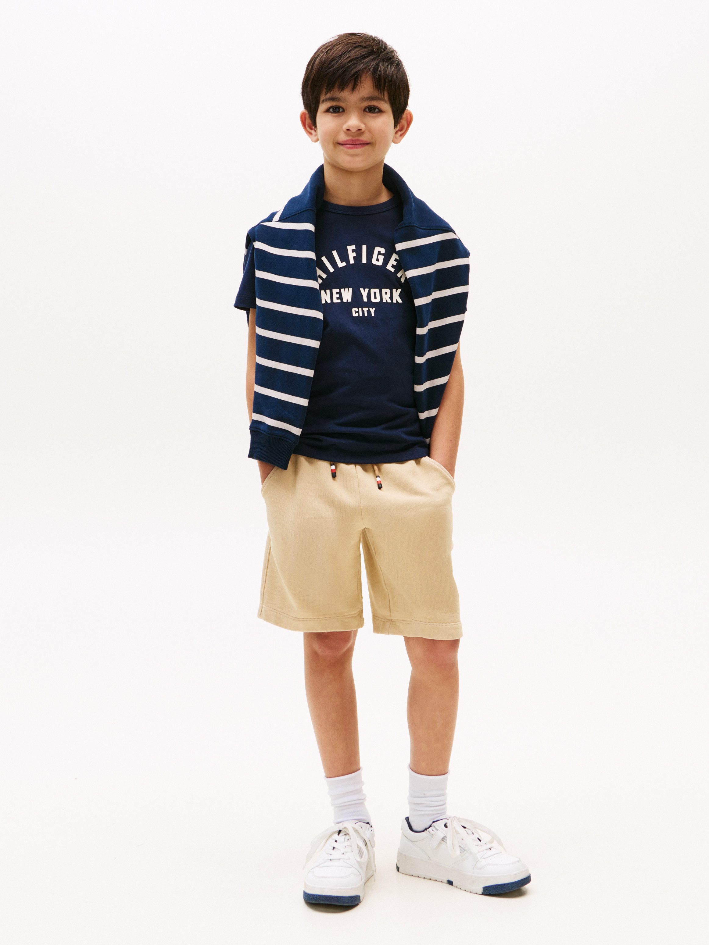 Tommy Hilfiger T-shirt CURVED HILFIGER GRAPHIC TEE SS voor kinderen tot 16 jaar, grote logo-print