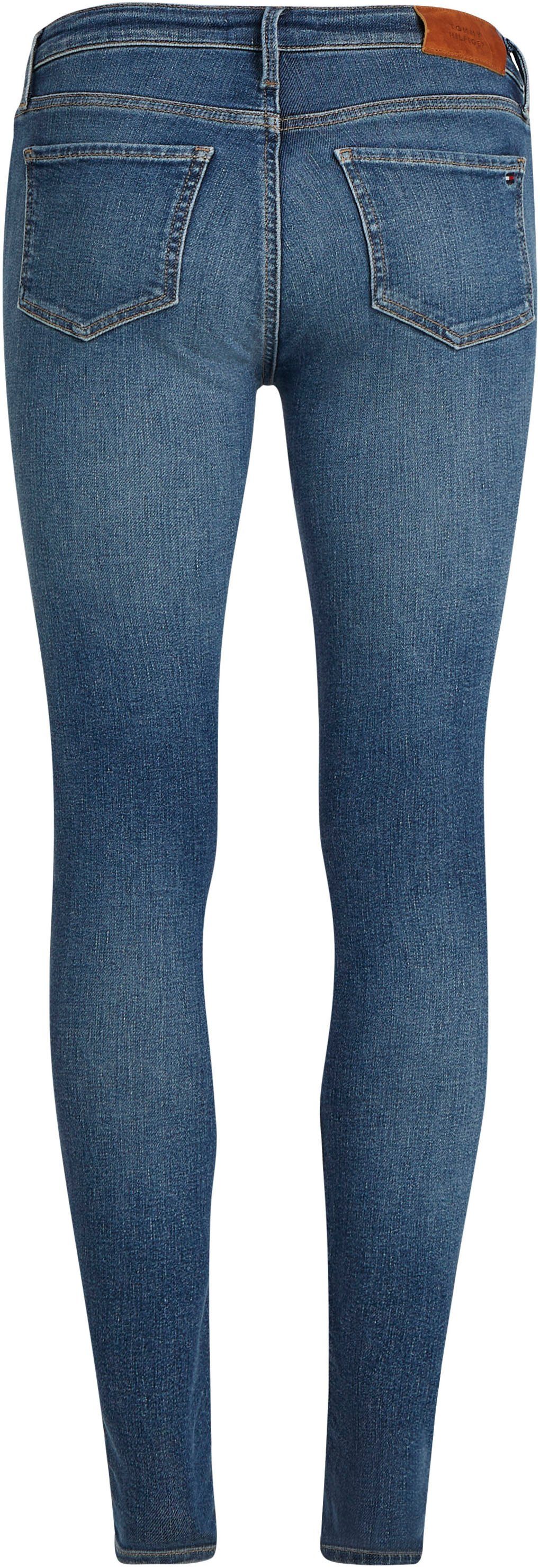 Tommy Hilfiger Skinny fit jeans COMO SKINNY RW BLACK met logo-badge