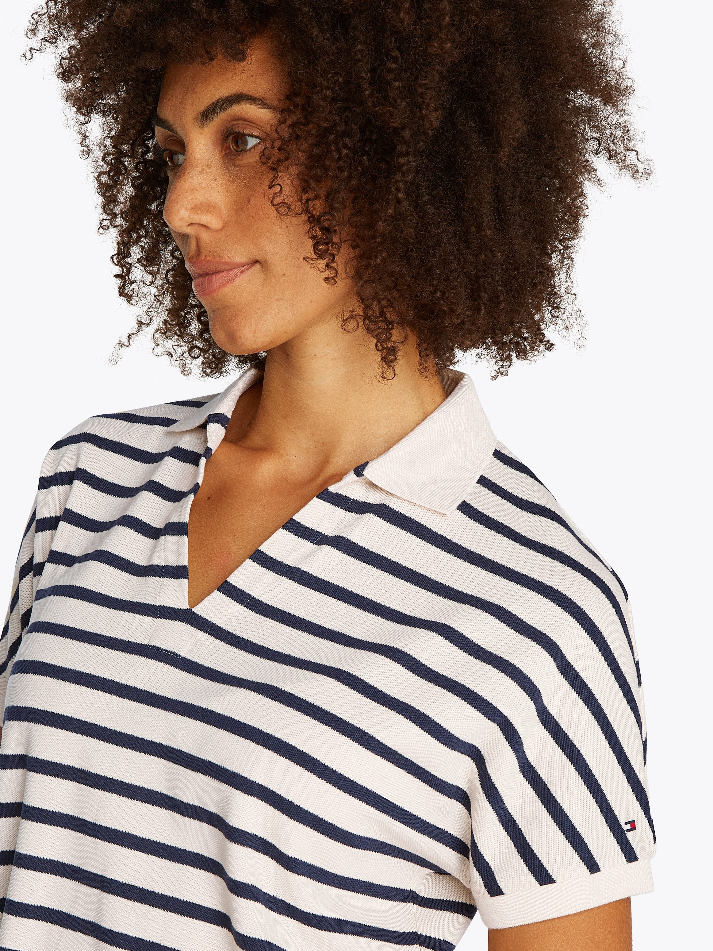 Tommy Hilfiger Poloshirt LYOCELL OPEN-NK RELAXED POLO SS met streepjespatroon, met zijsplitten