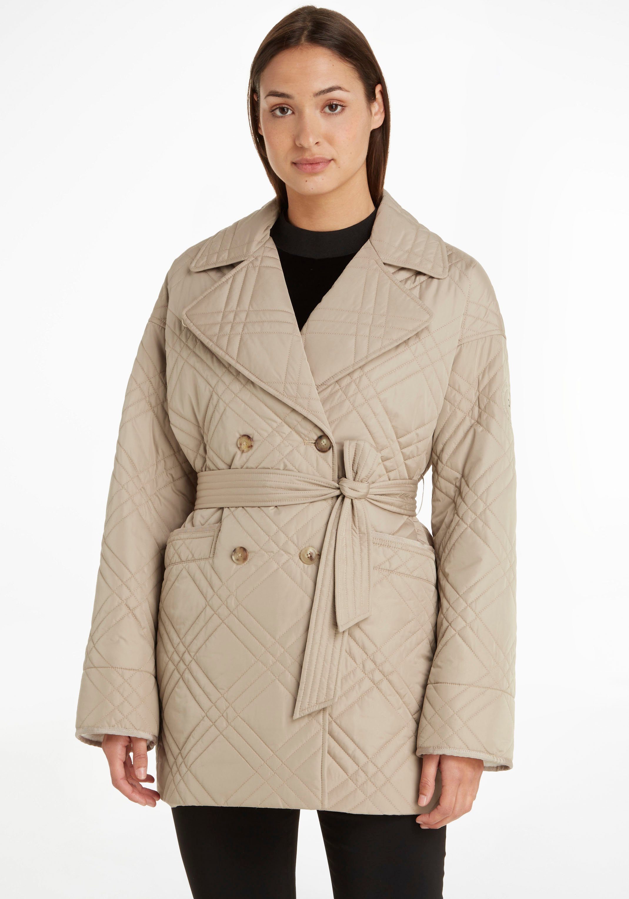 Tommy Hilfiger Gewatteerde jas QUILTED SHORT TRENCH met bindriem en tommy hilfiger merklabel