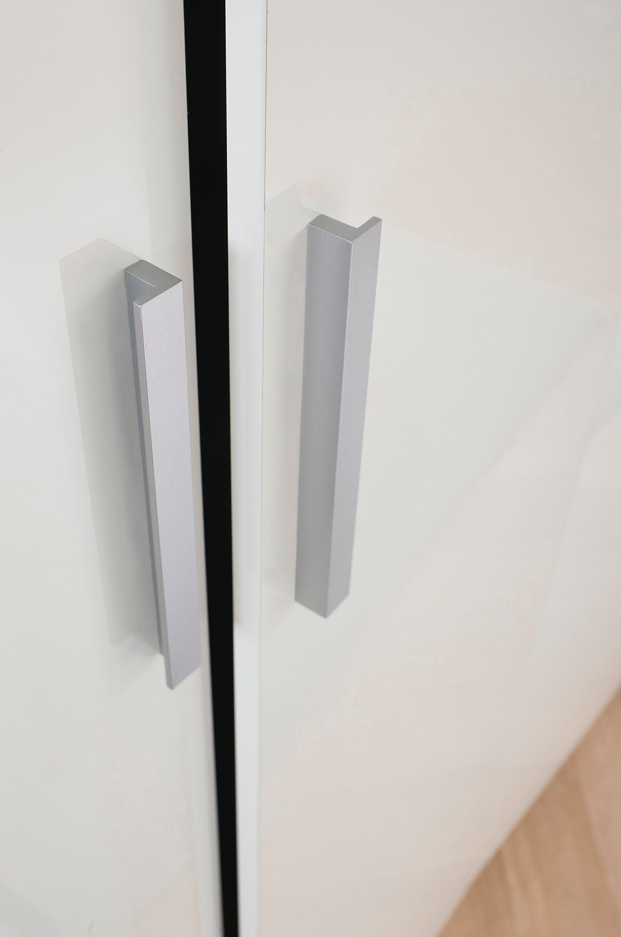 rauch Draaideurkast Koluna Hoogglansfront, inclusief 2 lades en extra planken