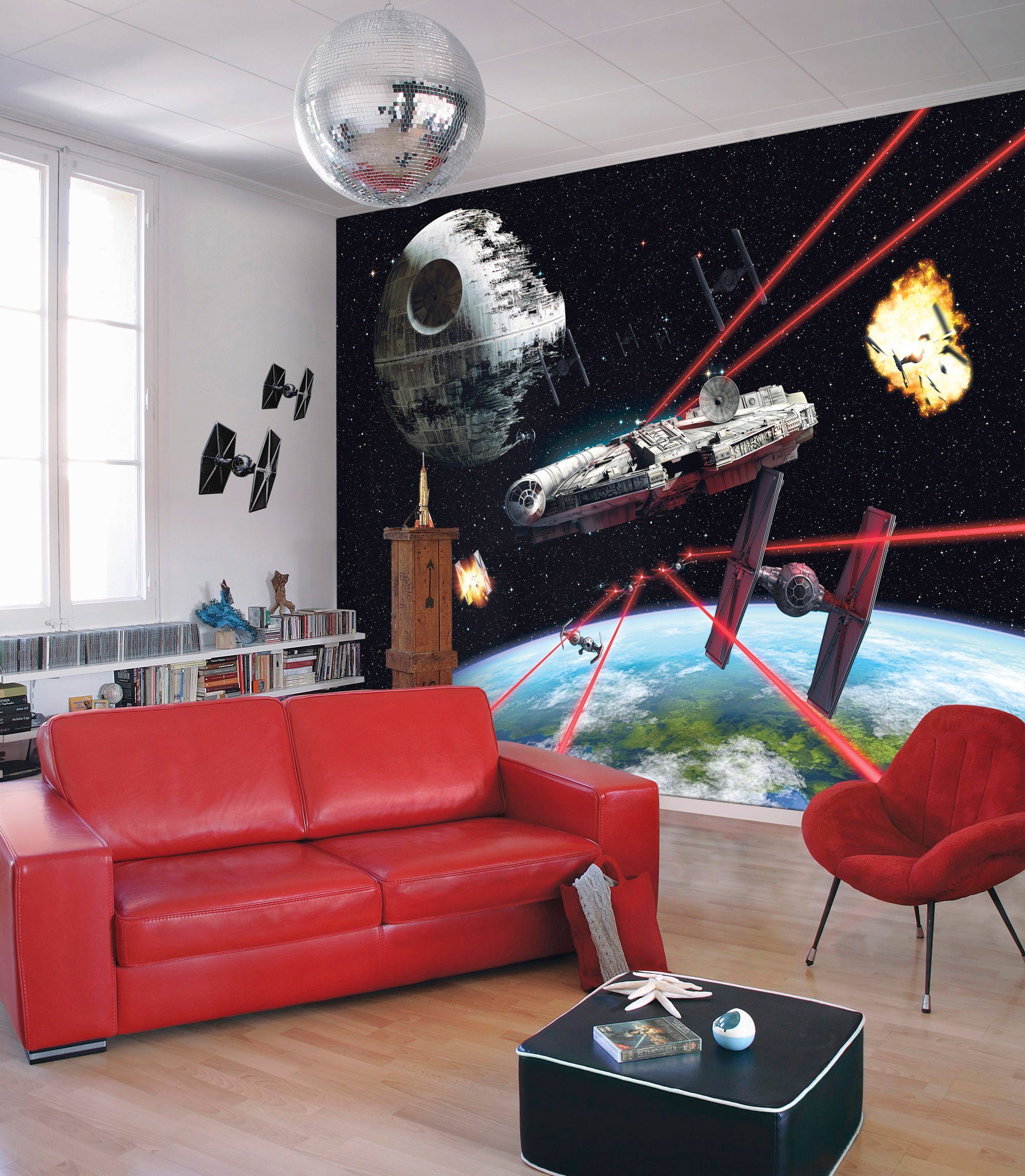 Komar Fotobehang STAR WARS Millennium Falcon - Afmeting 368 x 254 cm (set)