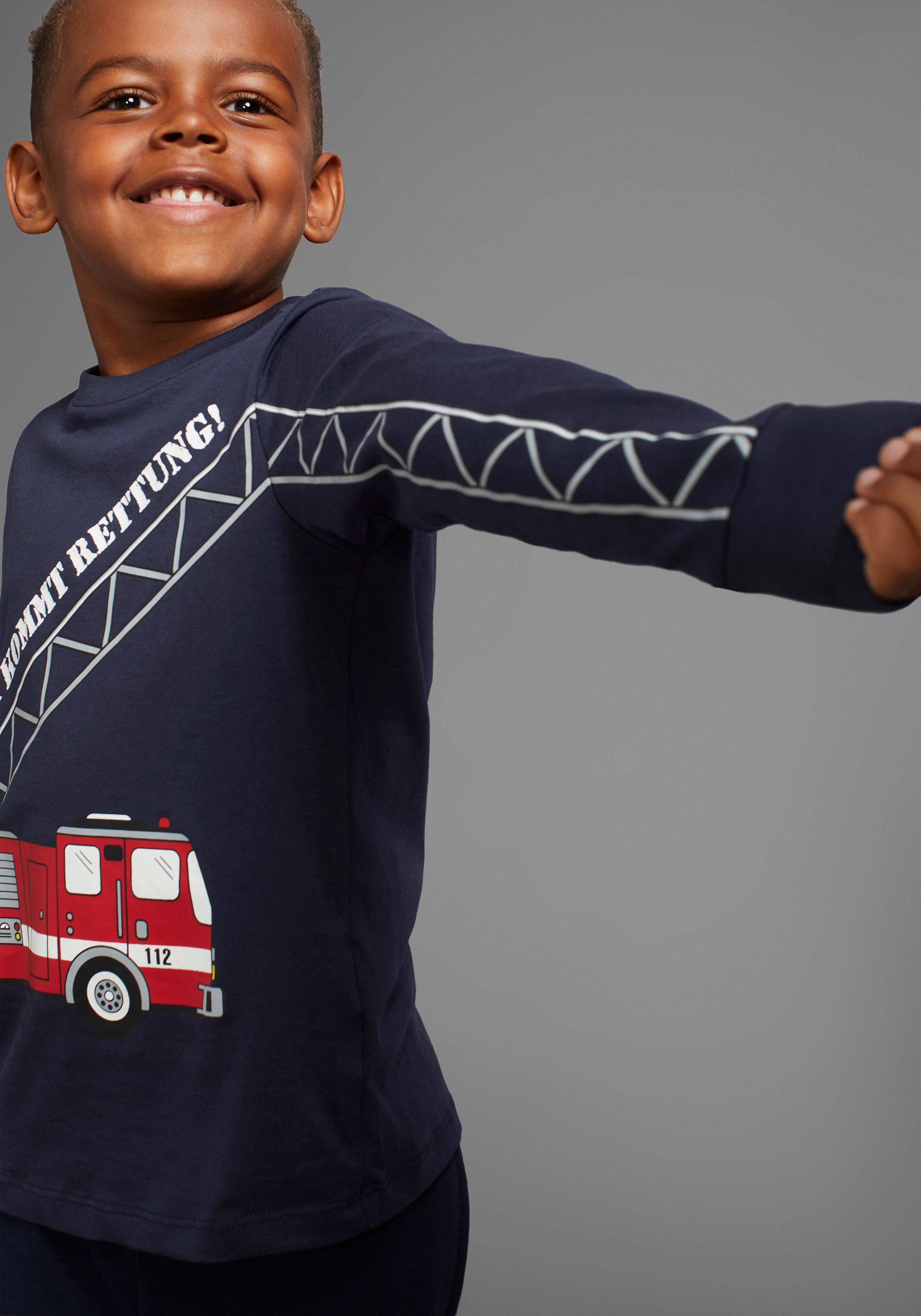 KIDSWORLD Shirt met lange mouwen HIER KOMMT RETTUNG Lange mouwen, basic pasvorm, frisse print