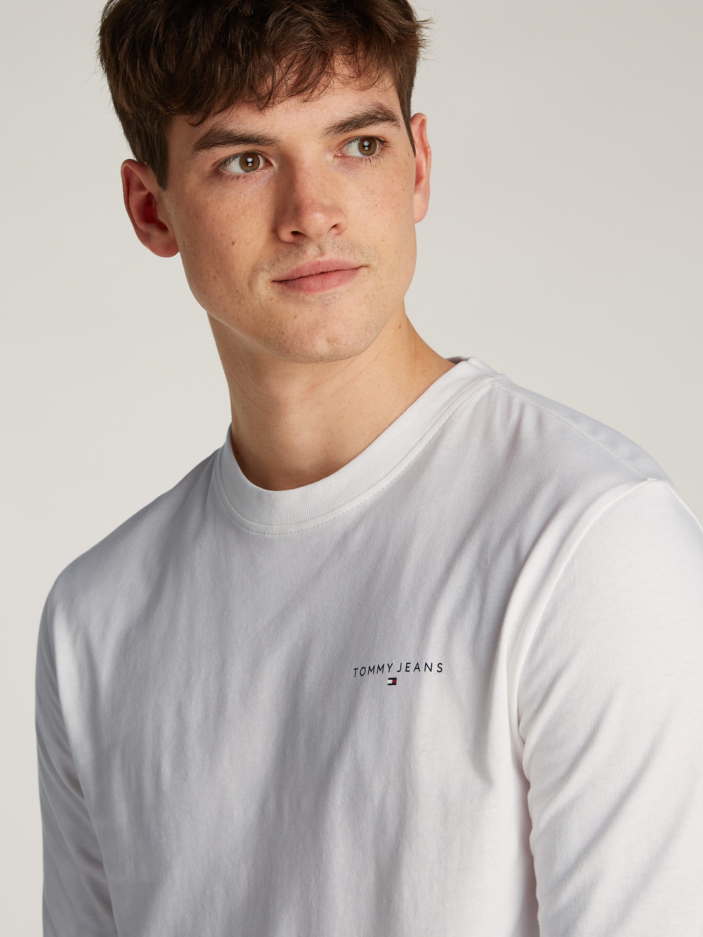 TOMMY JEANS Shirt met lange mouwen TJM SLIM LINEAR CHEST LS TEE EXT