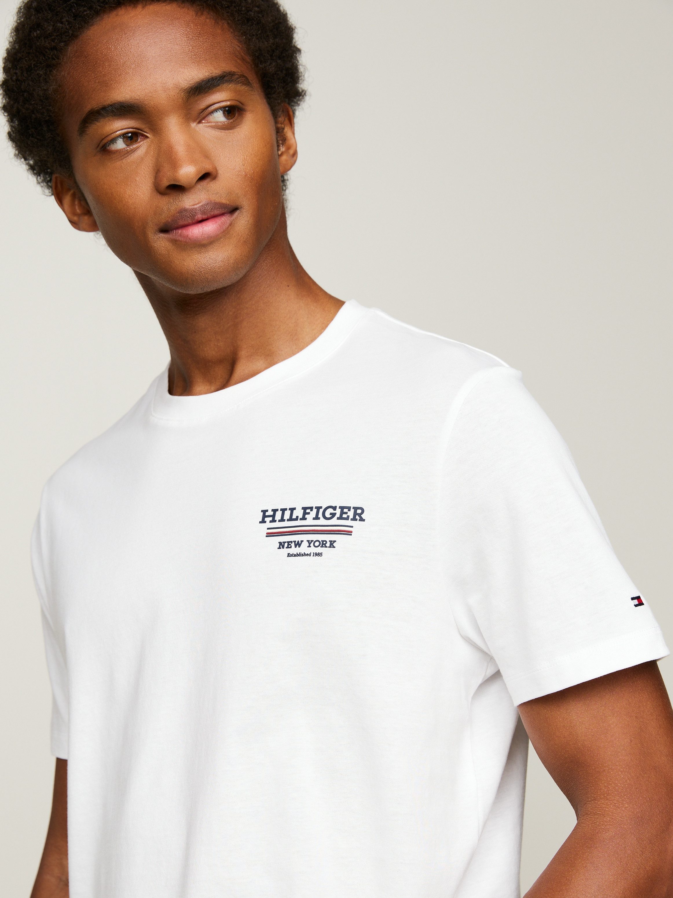 Tommy Hilfiger T-shirt HILFIGER GLOBAL STRIPE TEE contrastkleurige print op de borst