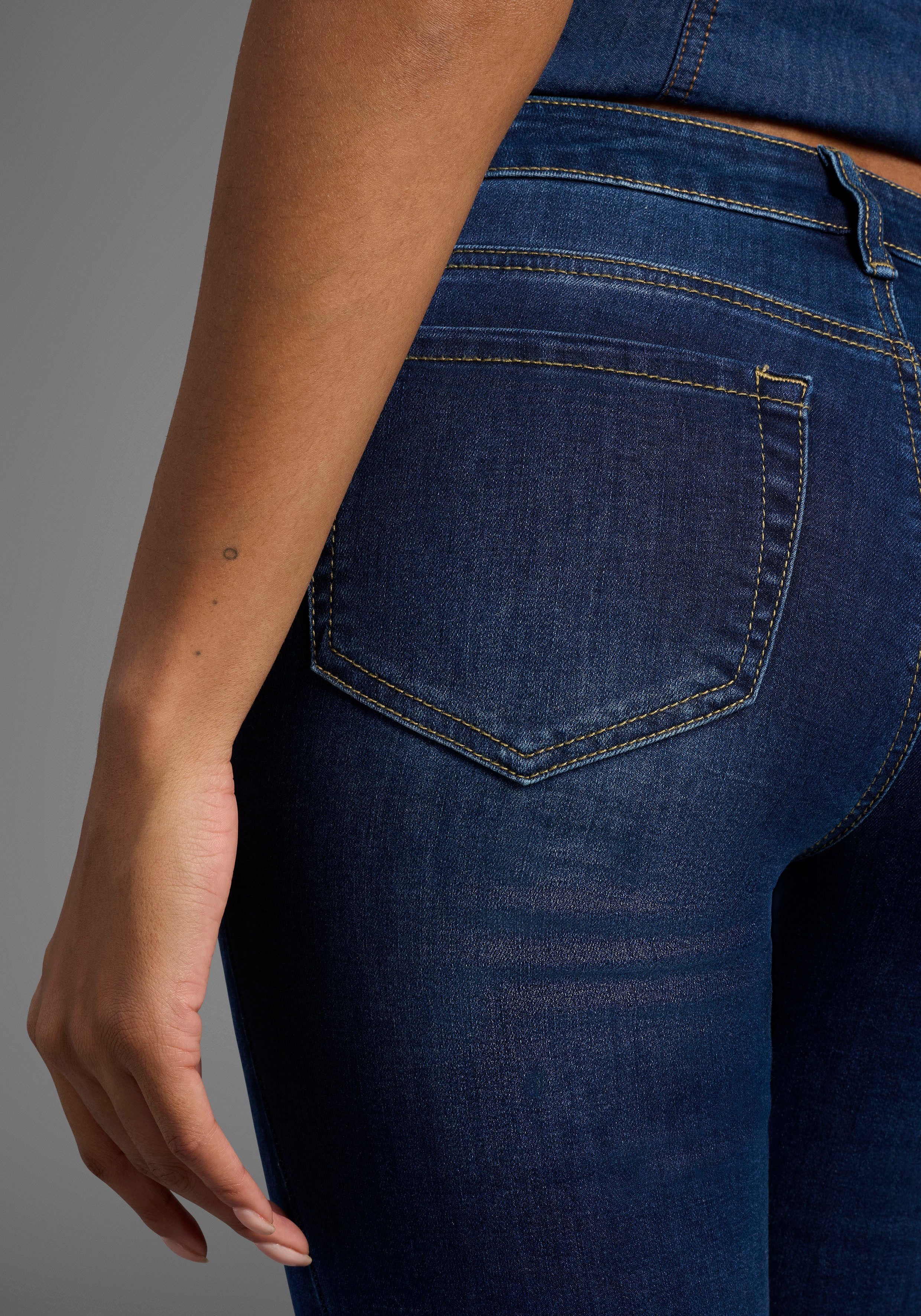 Arizona Skinny fit jeans Ultra Stretch extra-strakke been verloop, normale taille, met steekzakken