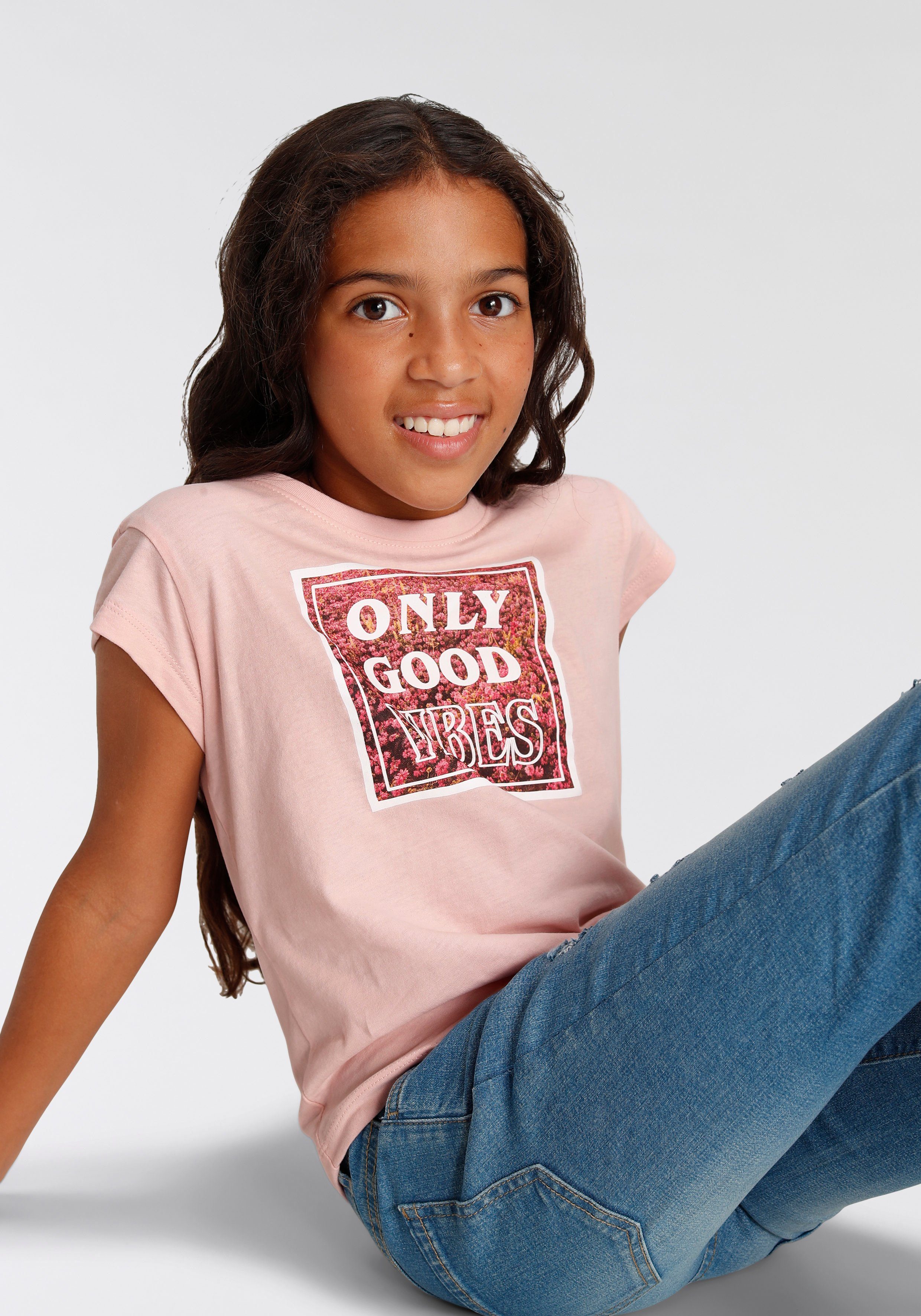 KIDSWORLD T-shirt ONLY GOOD VIBES Korte mouwen, rechte pasvorm, met vrolijke uitspraken en tekst