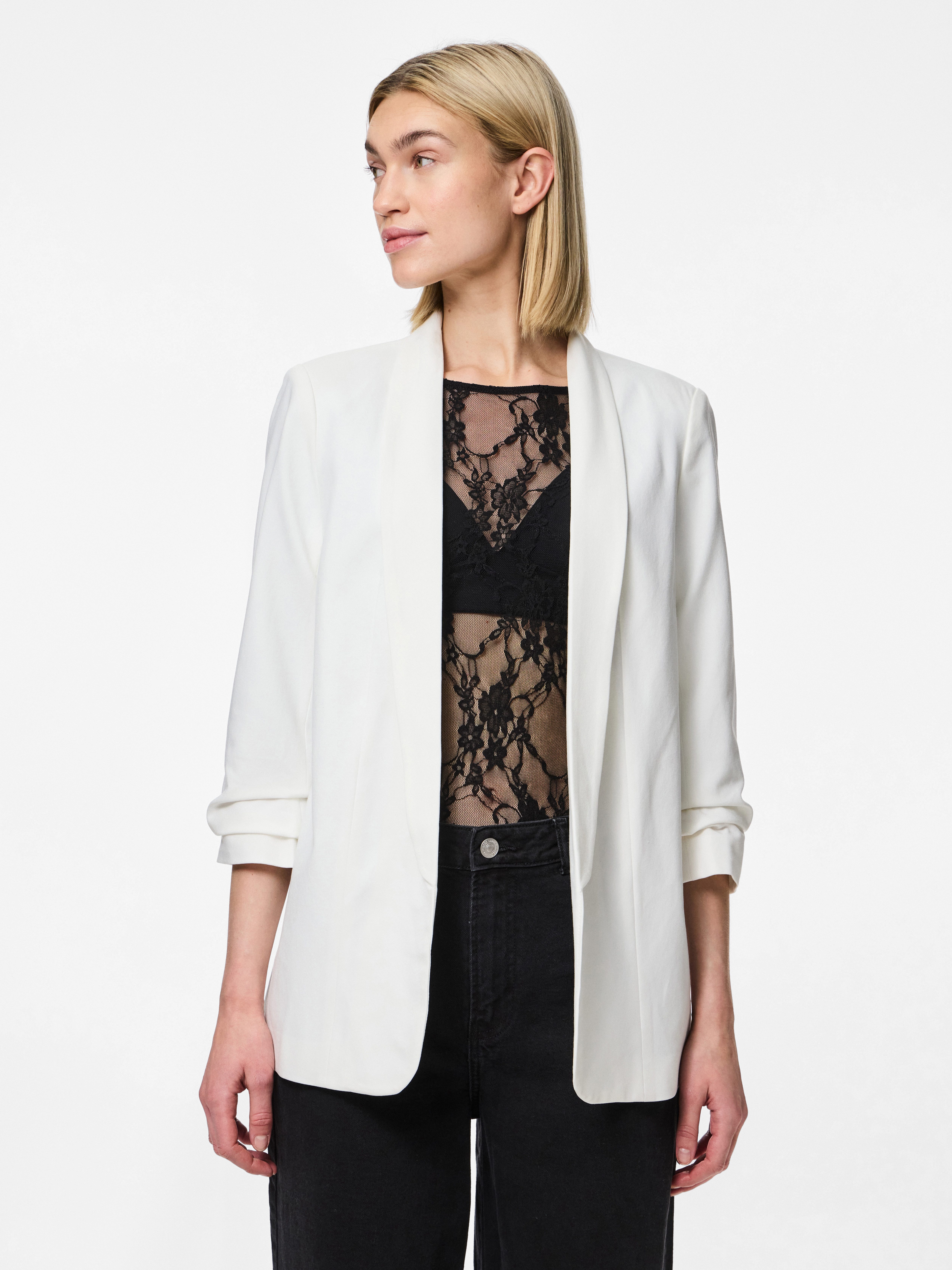 pieces Blouseblazer PCBOSELLA 3/4 BLAZER NOOS met plooidetail op de mouw