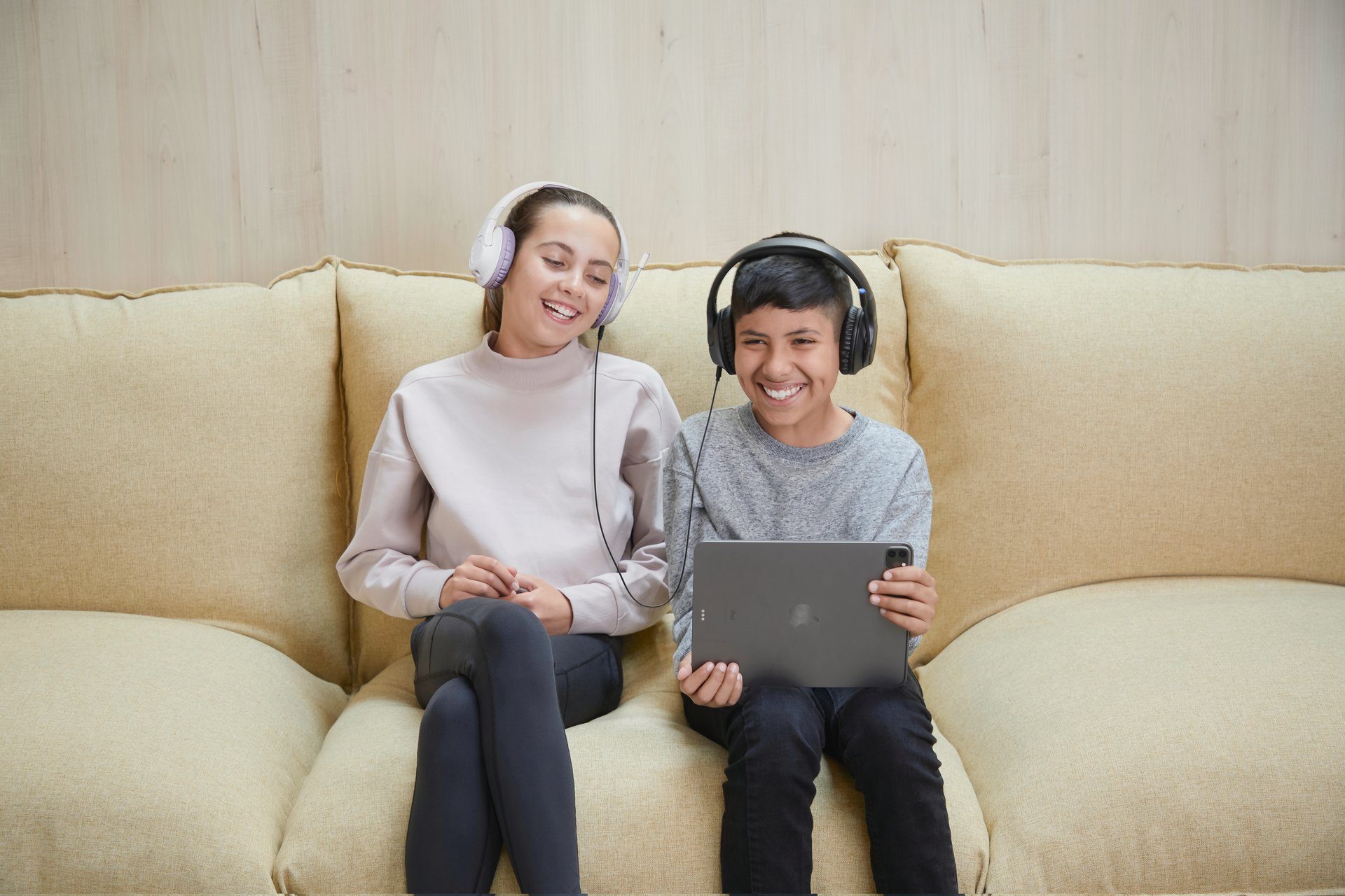 Belkin Draadloze hoofdtelefoon SOUNDFORM INSPIRE Over-Ear BT Kinderkoptelefoon