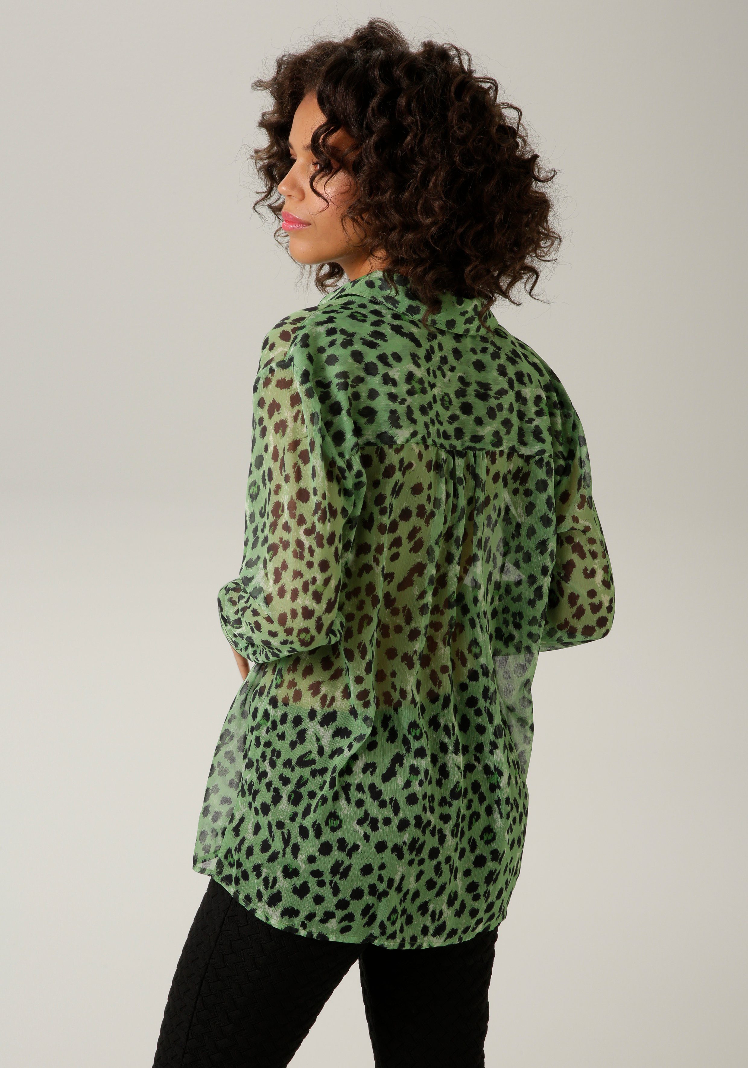 Aniston CASUAL Overhemdblouse met trendy kleuren dierenprint