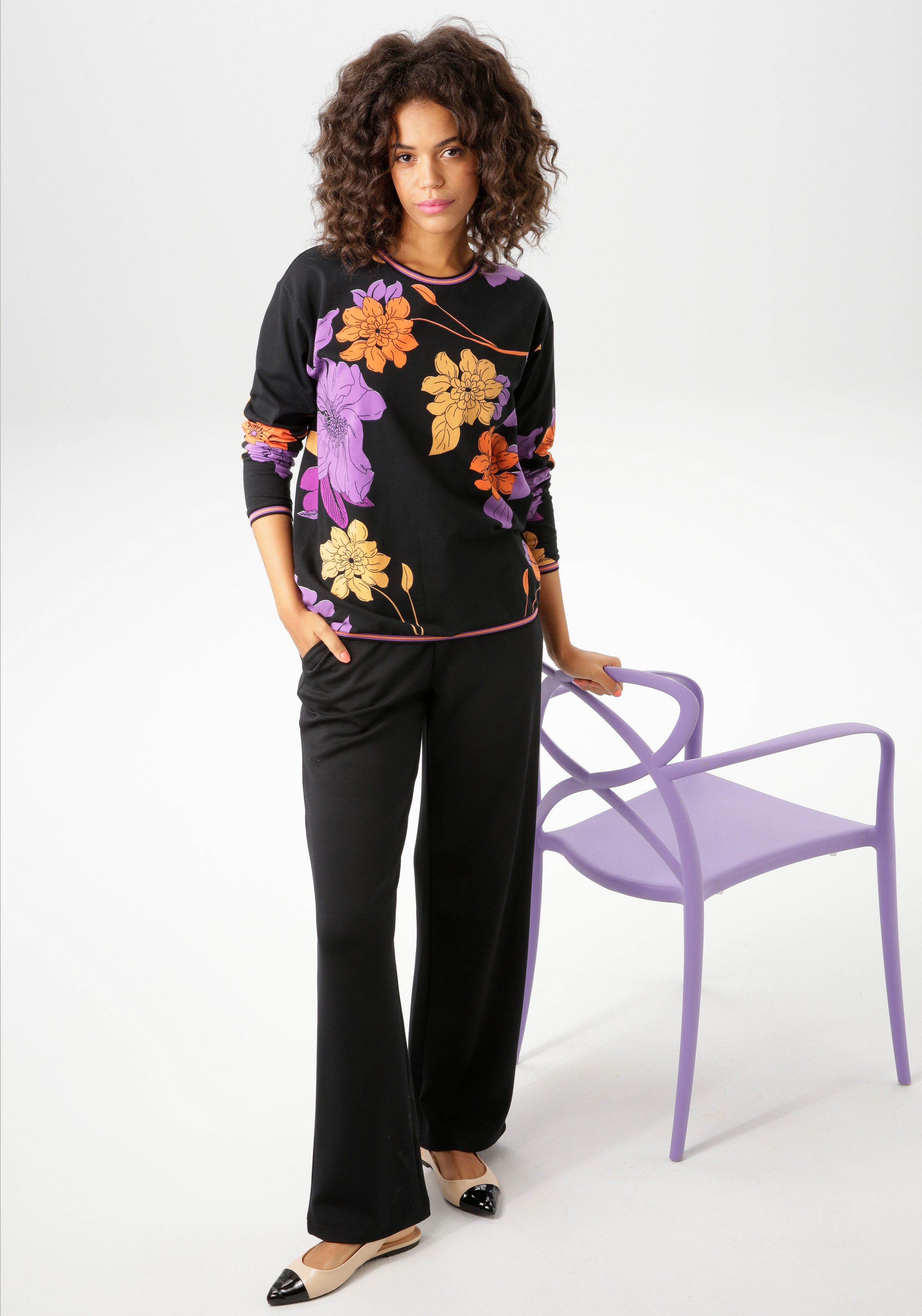 Aniston CASUAL Sweatshirt met grootformaat bloemen bedrukt - nieuwe collectie