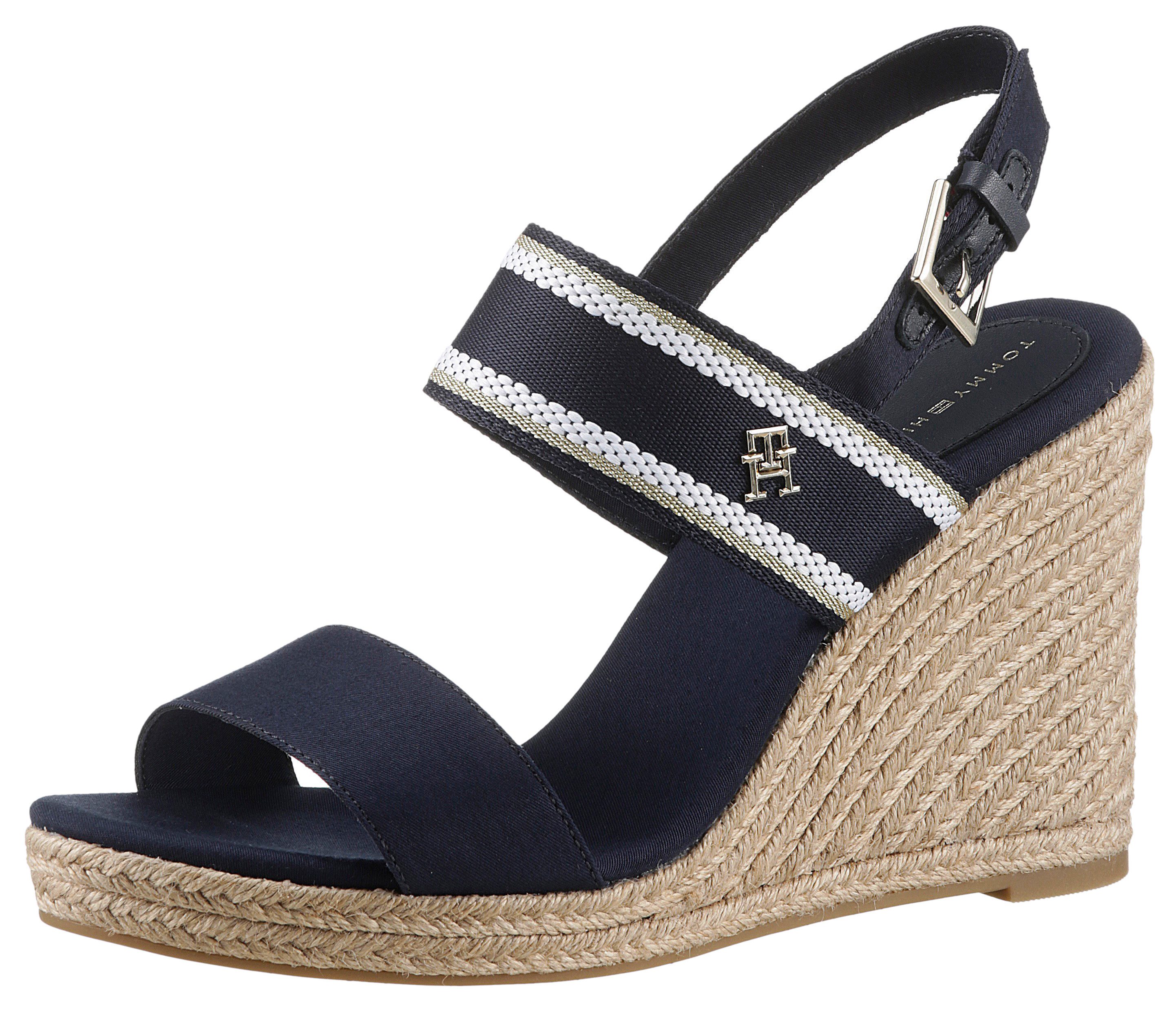 Tommy Hilfiger Sleehaksandaaltjes WEBBING HIGH WEDGE SANDAL , zomerschoen, sandaal, sleehak, met zij...