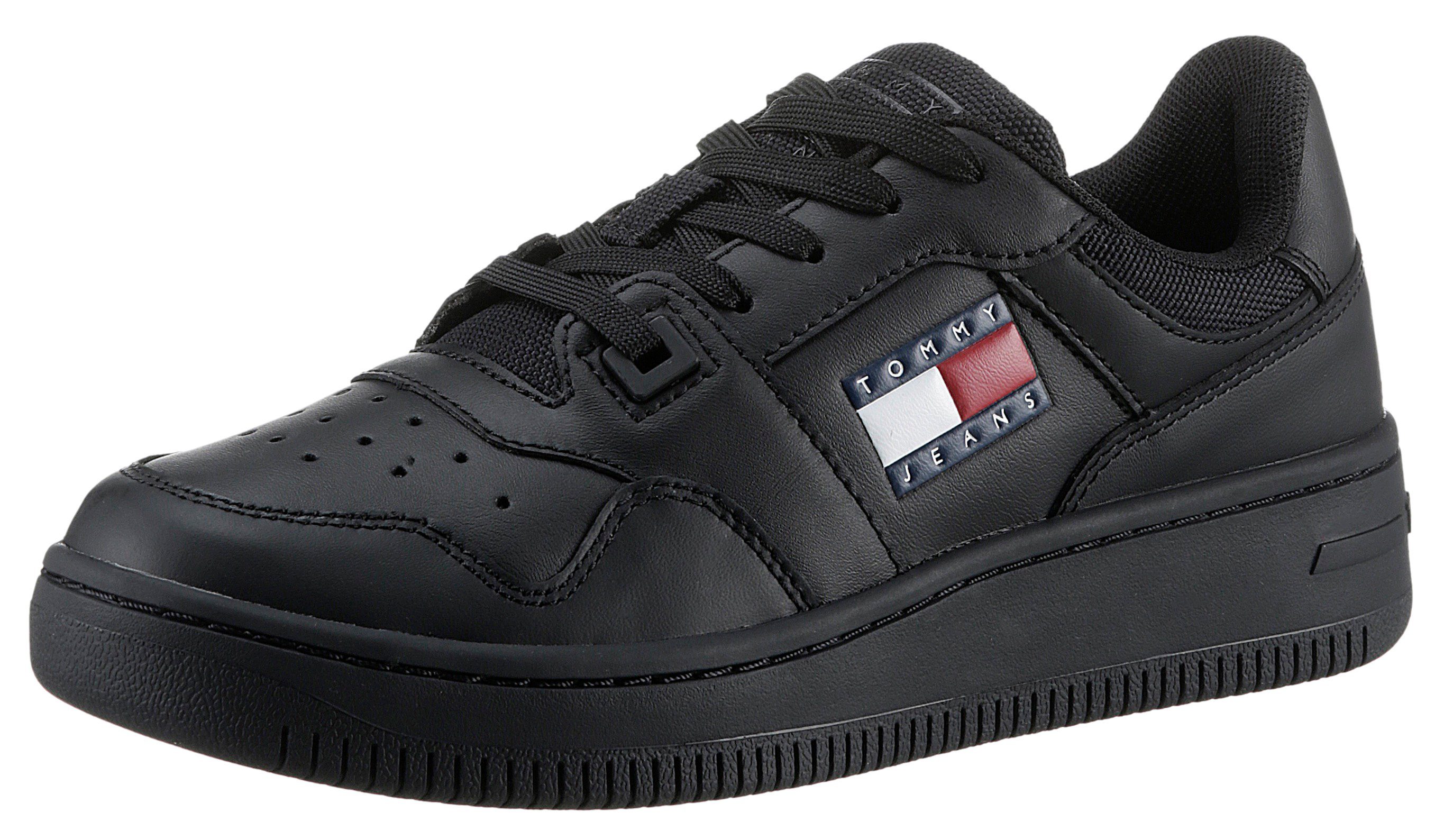 TOMMY JEANS Plateausneakers TJW RETRO BASKET ESS vrijetijdsschoen, lage schoen, veterschoen met zijlogo-vlag