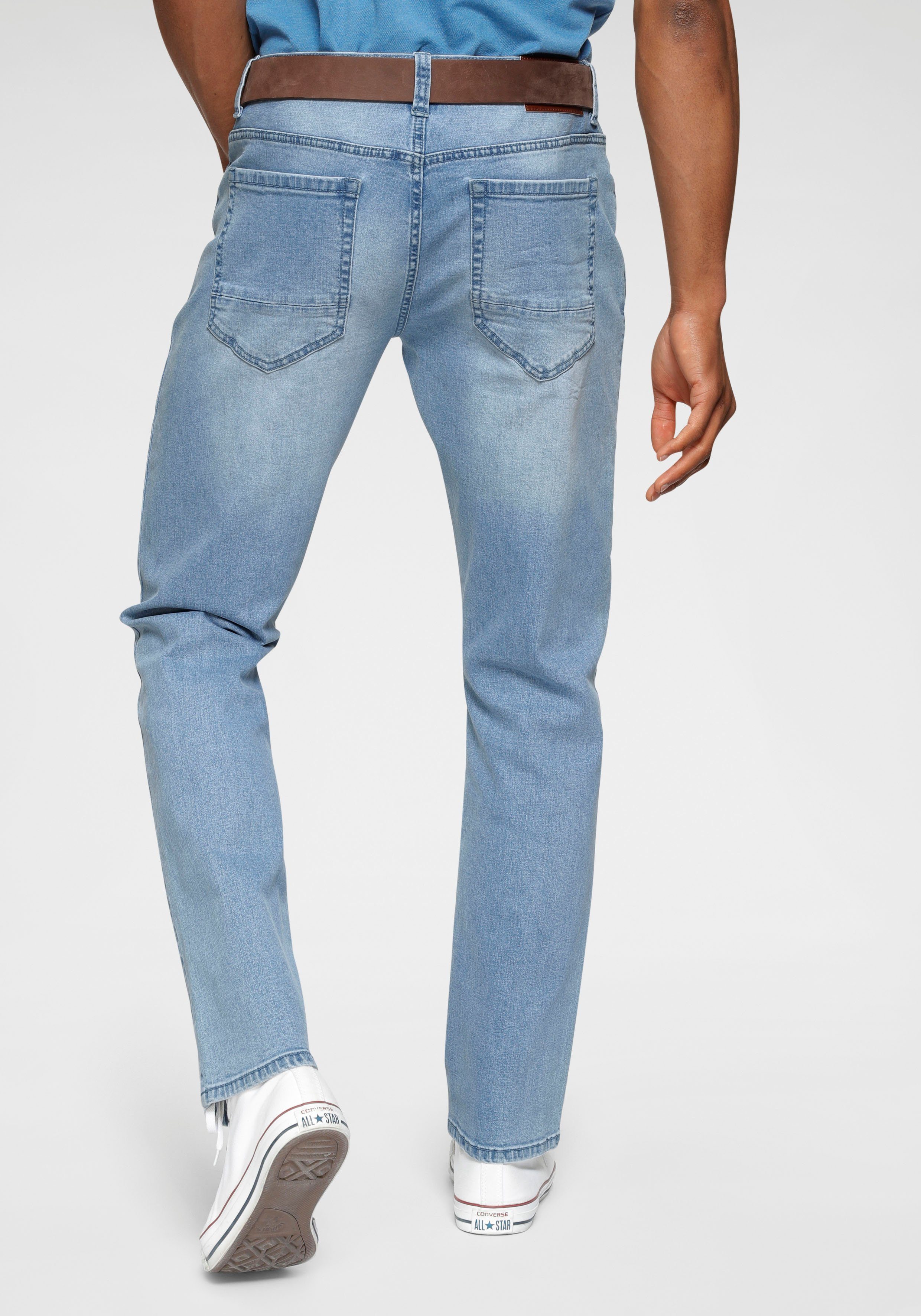 Bruno Banani Straight jeans Hutch rechte broekspijpen, gedeeltelijk met modieuze destroyed-effecten,