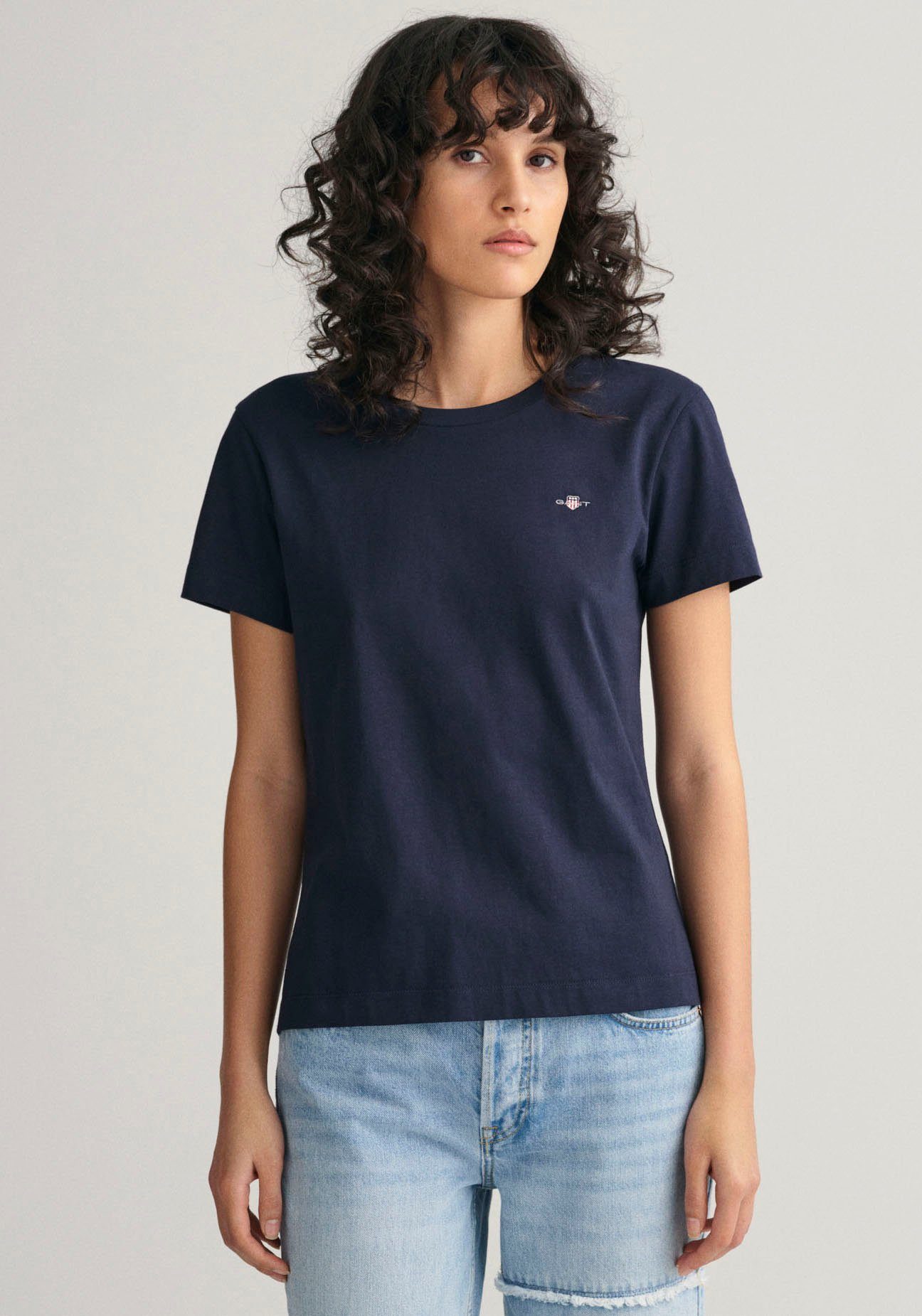 Gant T-shirt REG SHIELD KA T-SHIRT met een klein geborduurd wapenschild op de borst