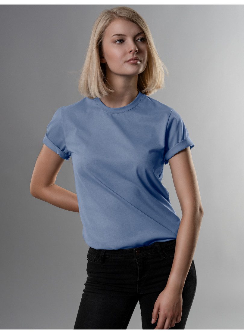 Trigema T-shirt TRIGEMA Slim-fit T-shirt van DELUXE-katoen (1-delig)