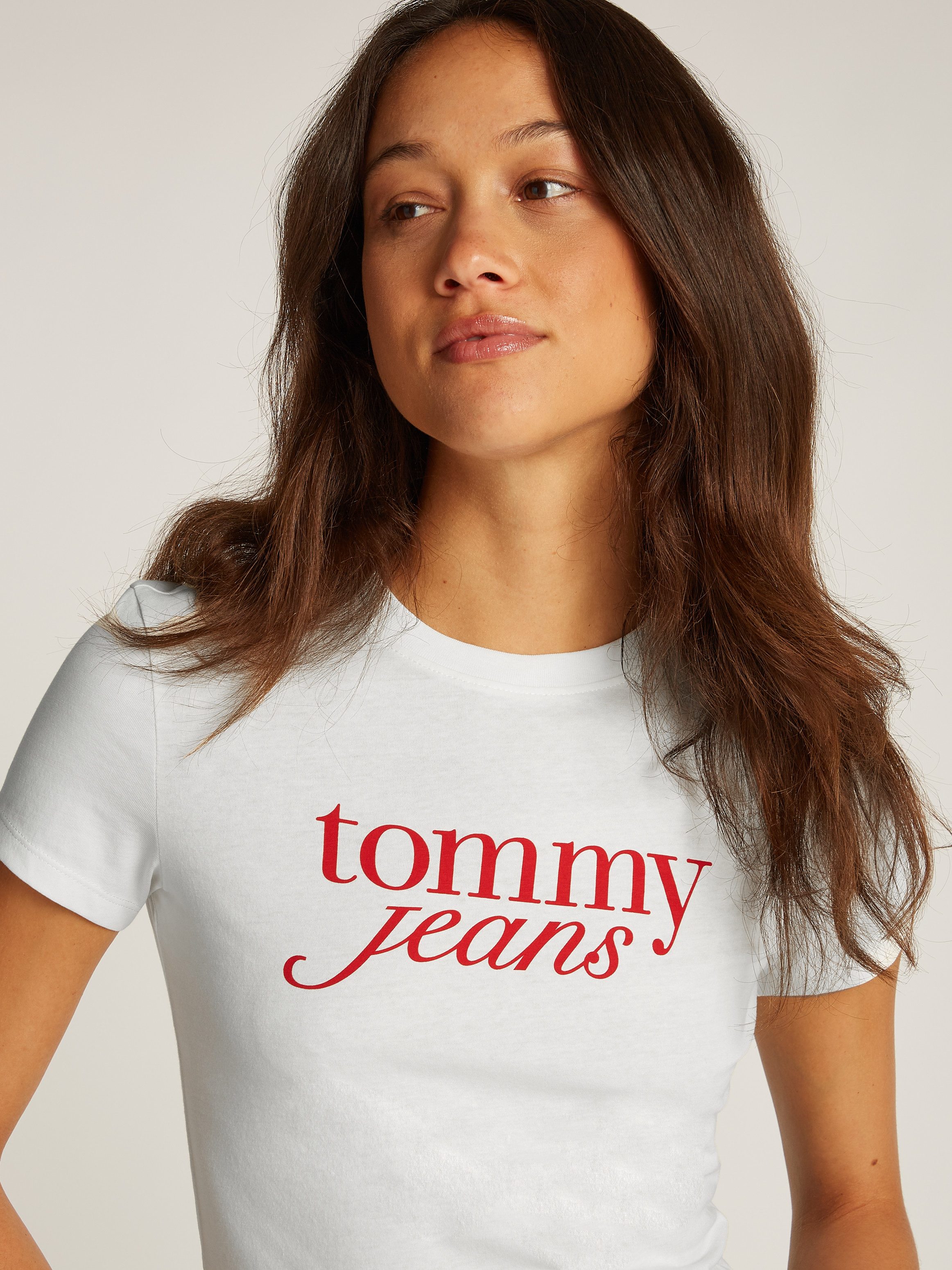 Tommy Jeans Curve Shirt met ronde hals Shirt TJW SLIM ESSENTIAL in grote maten, logoprint op borsthoogte, met logoborduring