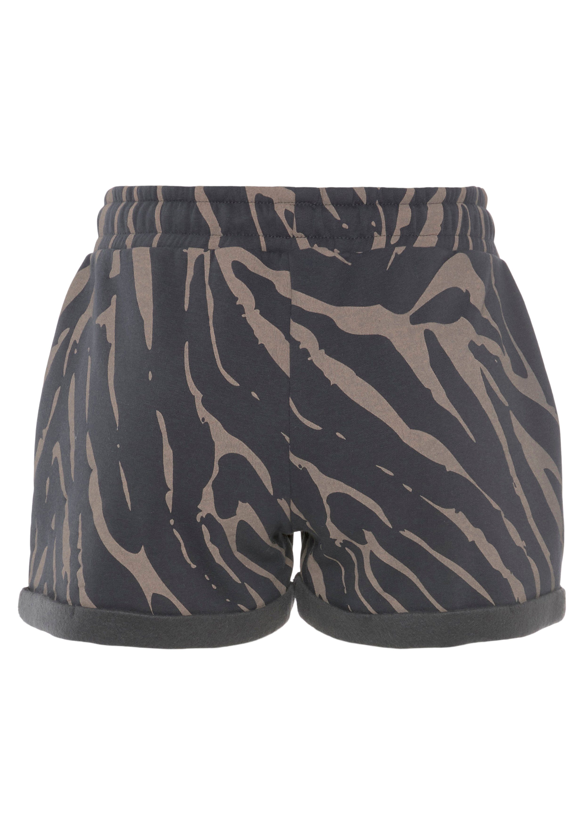 Lascana Relaxshorts - Korte broek met zebraprint, met zijzakken en logostiksel, loungewear
