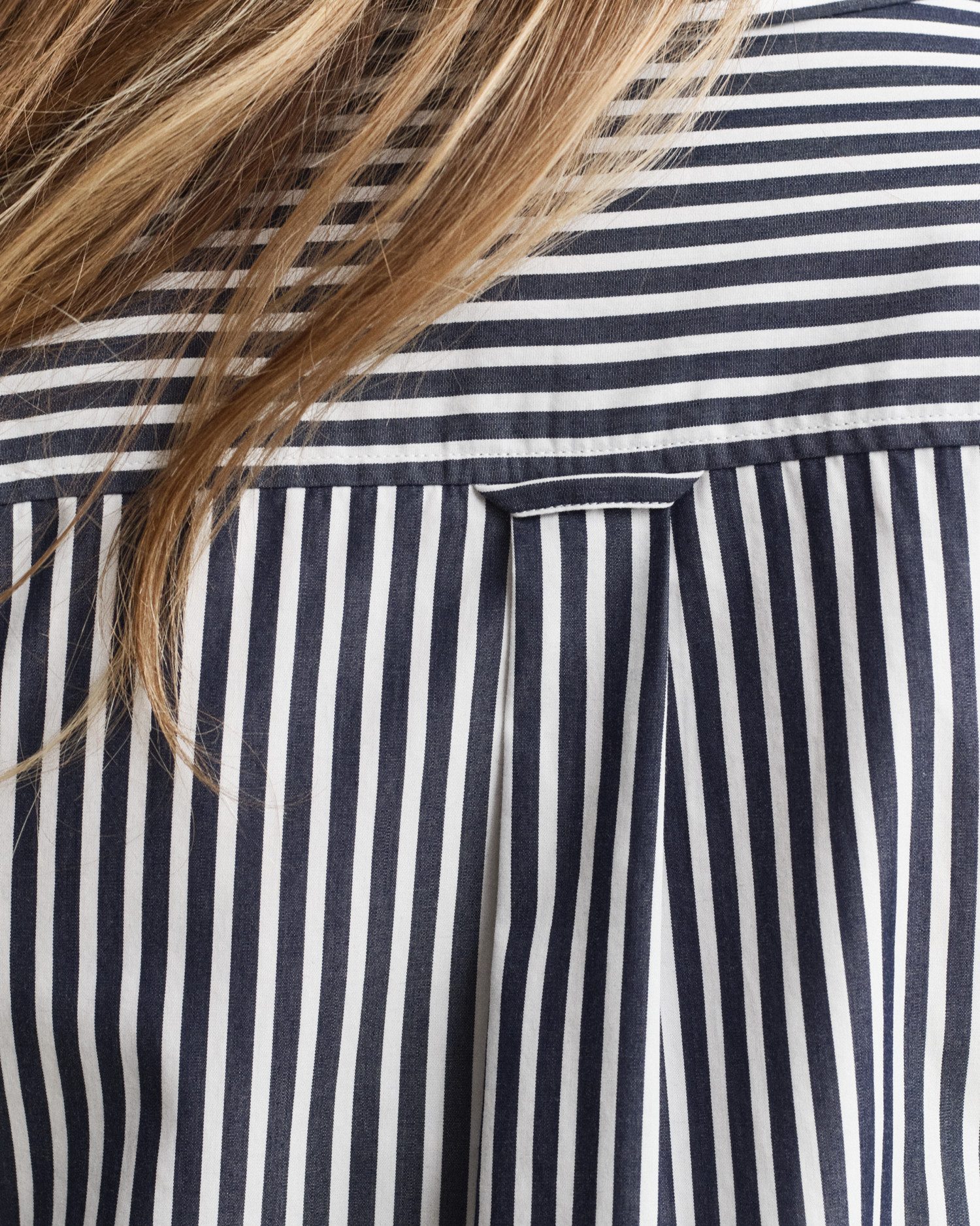 Gant Overhemdblouse REG POPLIN STRIPED SHIRT met een klein geborduurd logo op de borst