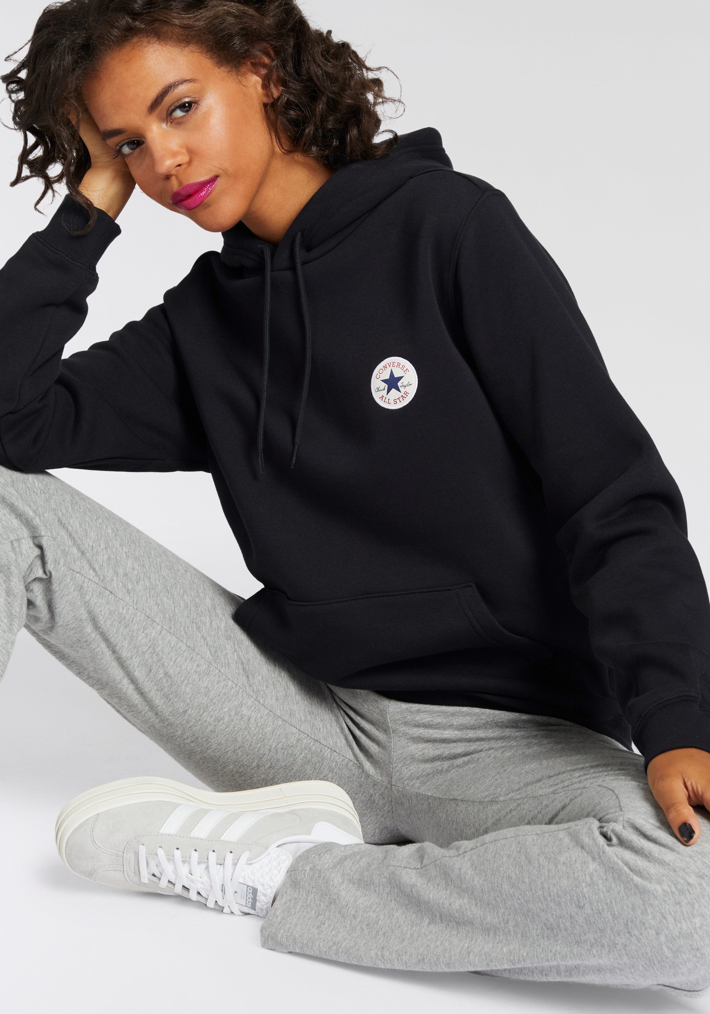 Converse Hoodie GO-TO CHUCK TAYLOR PATCH PULLOVER HOODIE (1-delig)