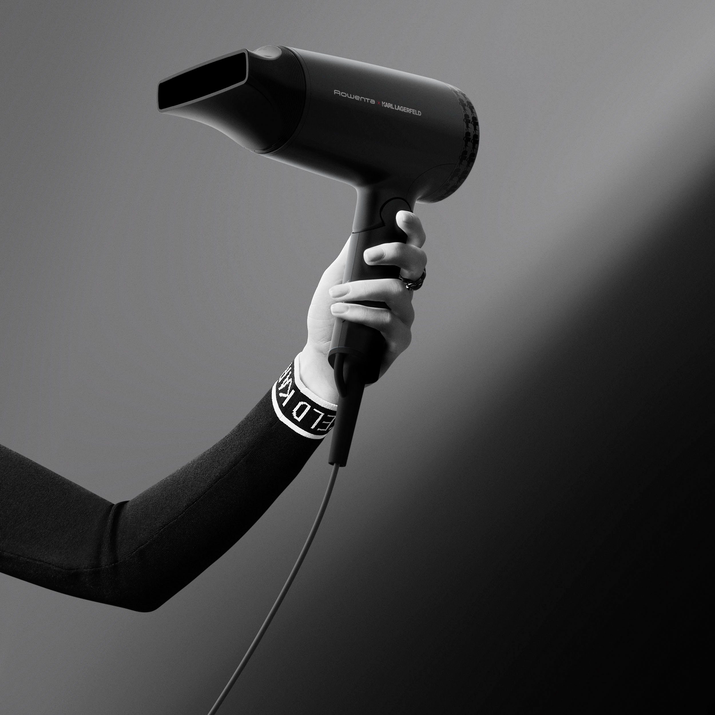 Rowenta Haardroger ROWENTA x Karl Lagerfeld CV184L Express Style haardroger compact, opvouwbaar ontwerp, perfect voor onderweg, ultralichtgewicht