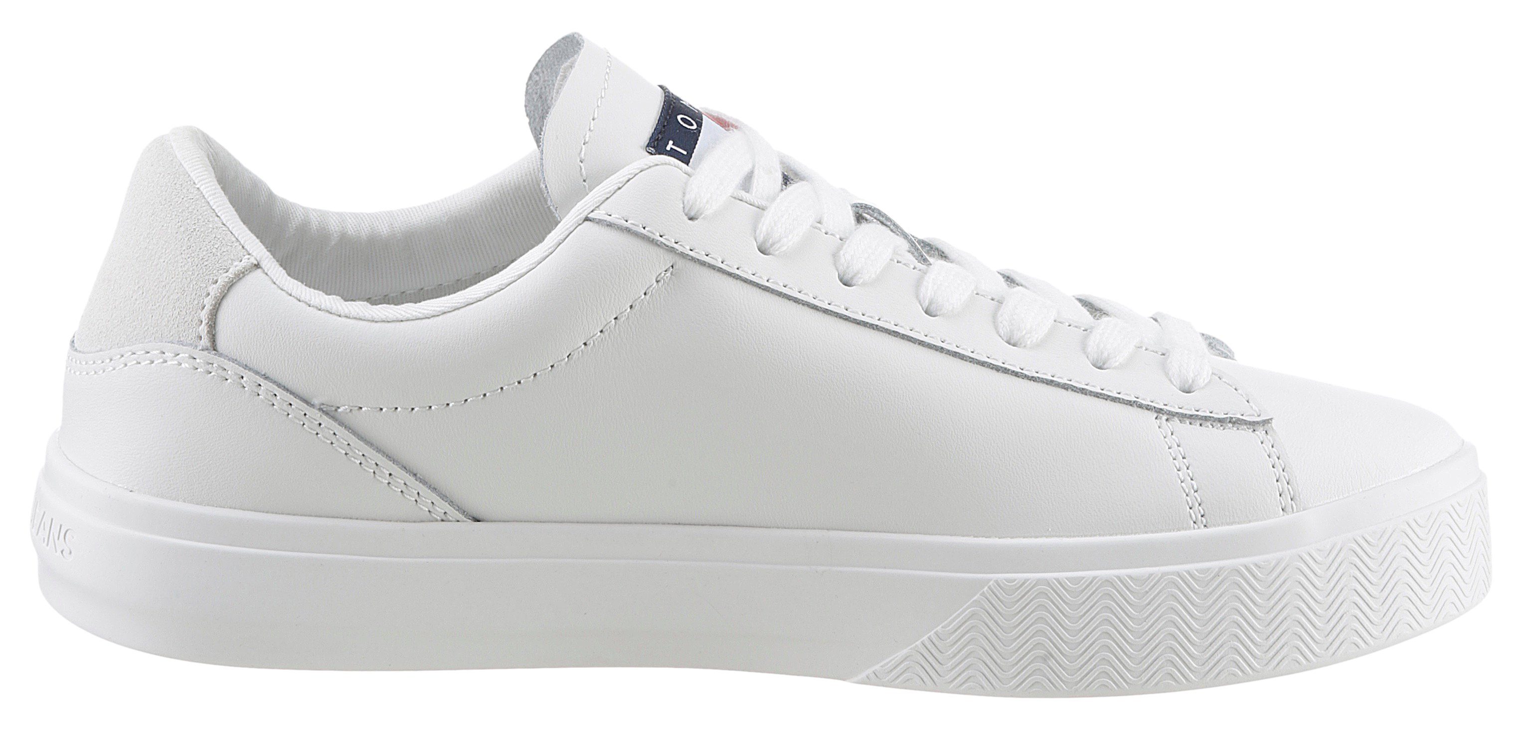 TOMMY JEANS Plateausneakers TJW CUPSOLE SNEAKER ESS met logo-patch op de tong, vrijetijdsschoen, lage schoen, veterschoen