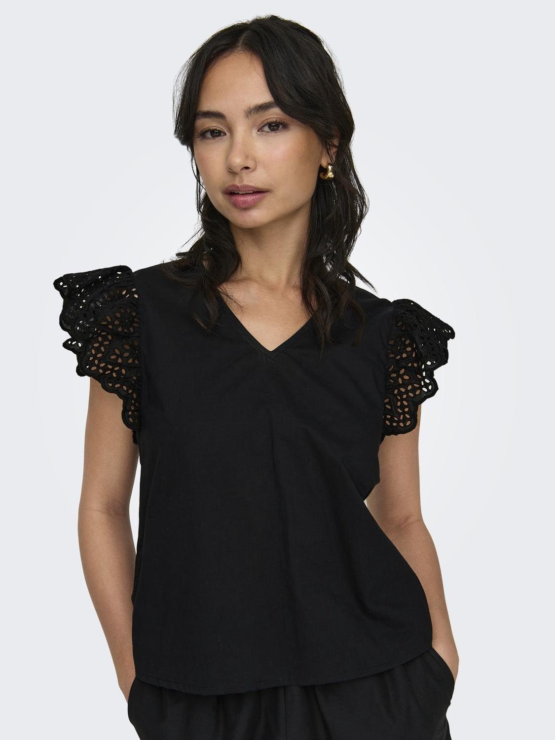 Only Shirt met V-hals ONLLOU EMB S S FRILL TOP PTM