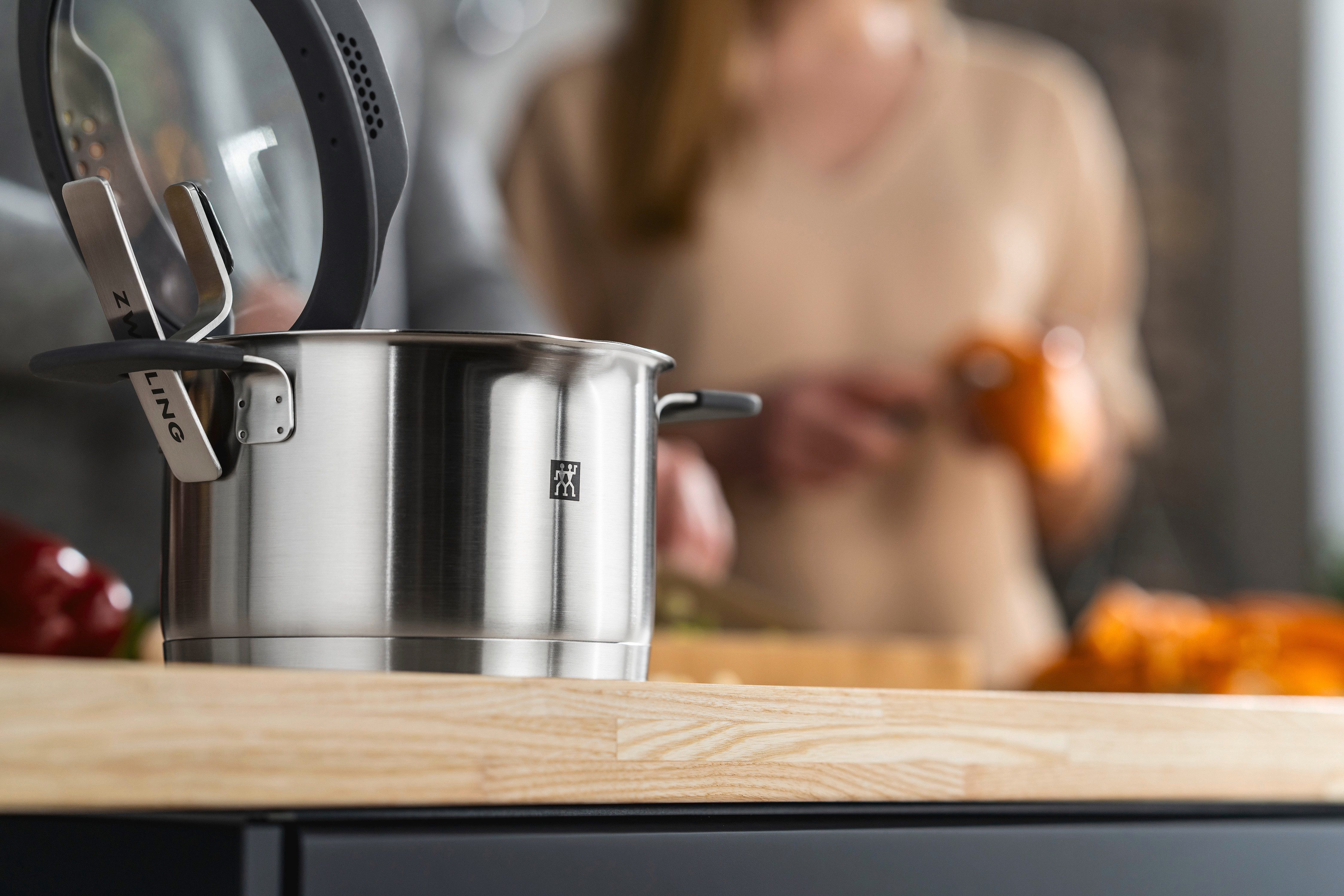 Zwilling Pannenset Simplify Sandwichbodem, stay-cool handgrepen, geïntegreerd zeefje(glas)dekselhouder (set, 9-delig)