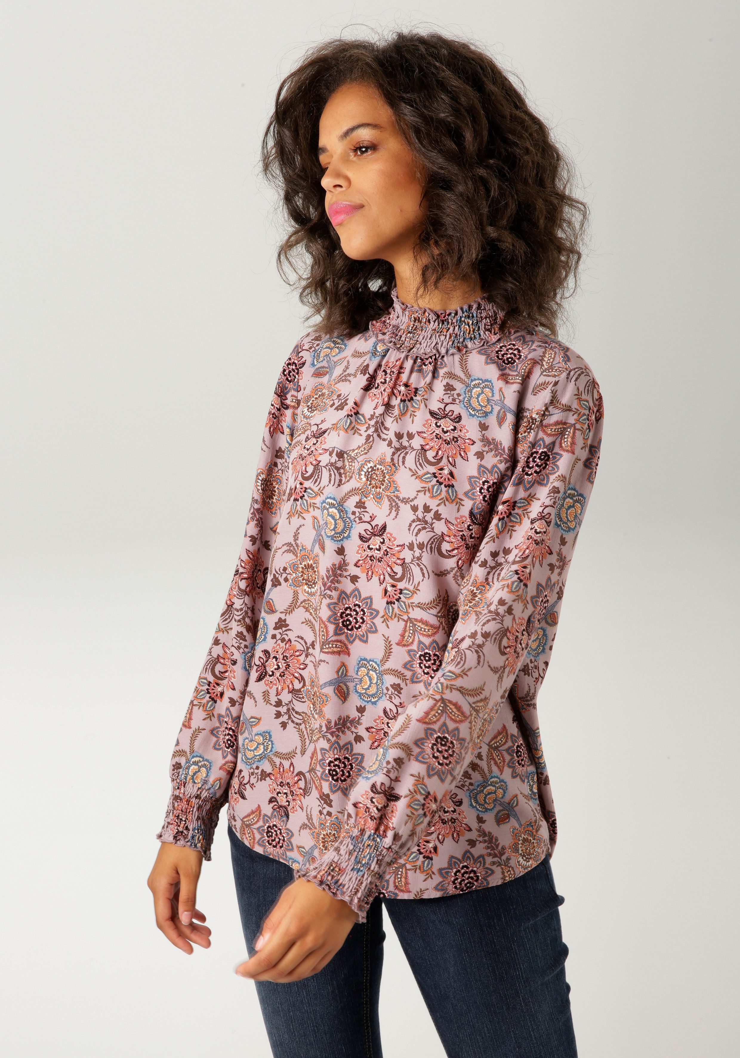 Aniston CASUAL Blouse zonder sluiting met fantasierijke bloemenprint elk stuk is uniek