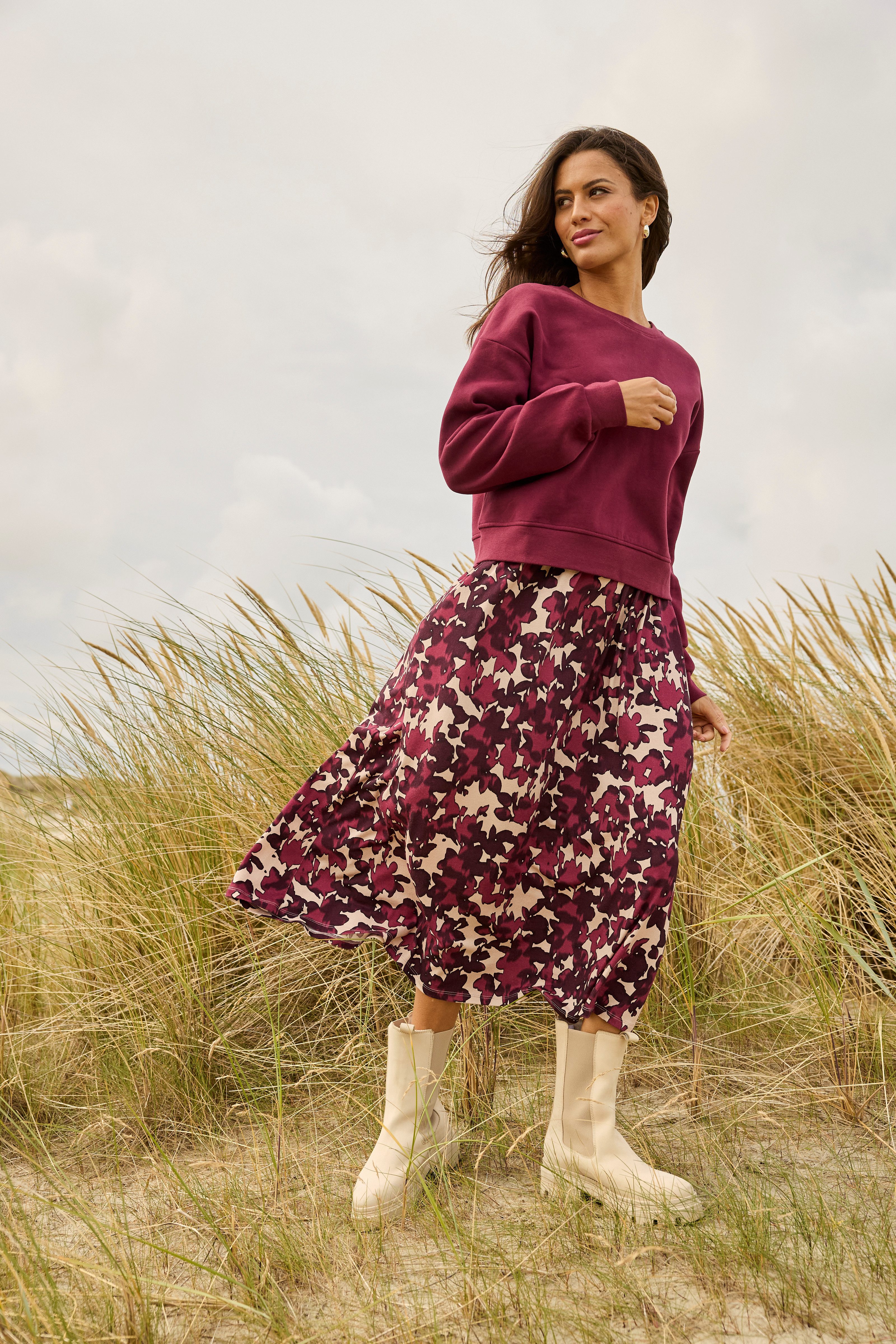 Laura Scott Sweatshirt Cropped model