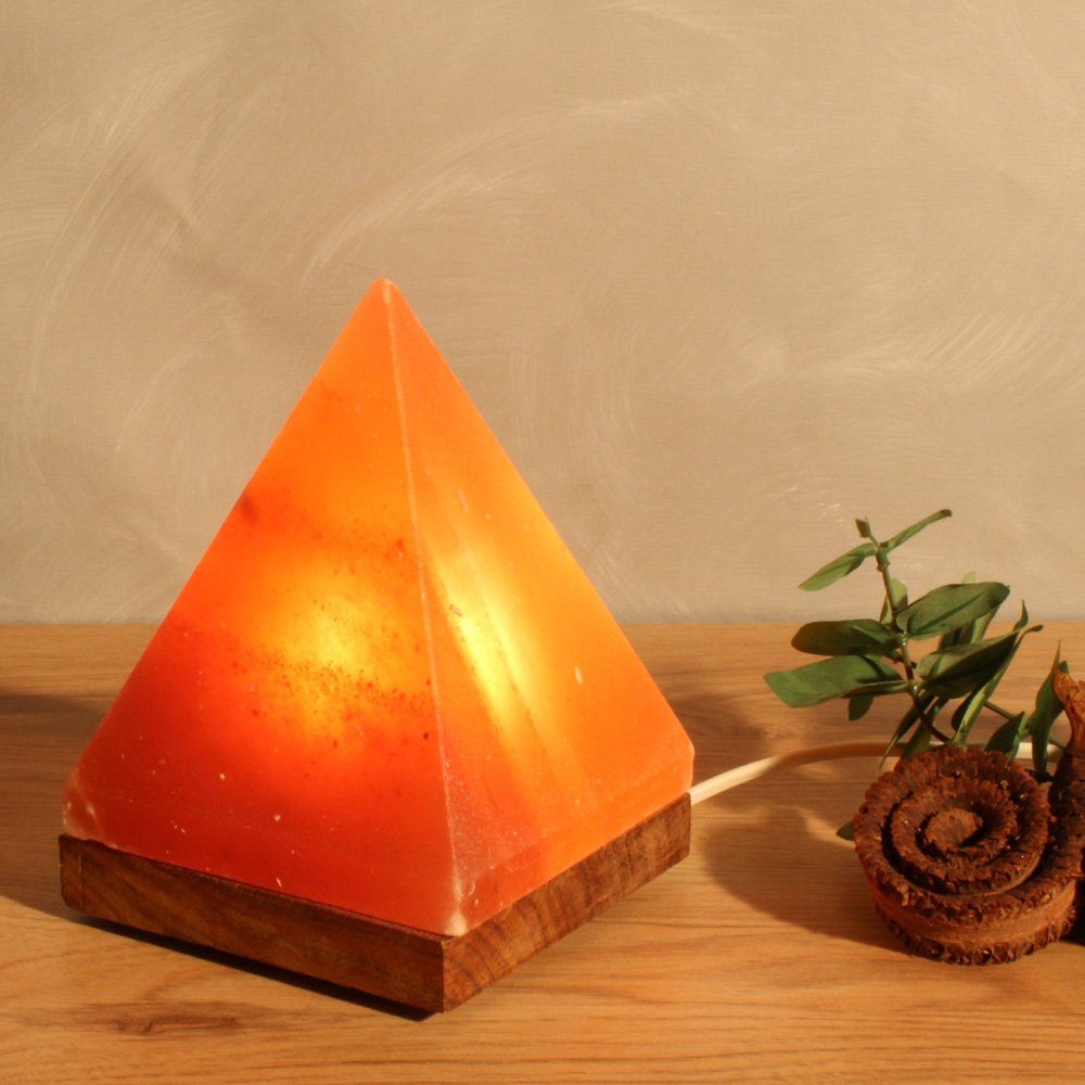HIMALAYA SALT DREAMS Zoutkristal-tafellamp Piramide Met de hand gemaakt - iedere steen is uniek, H: ca. 17,5 cm (1 stuk)