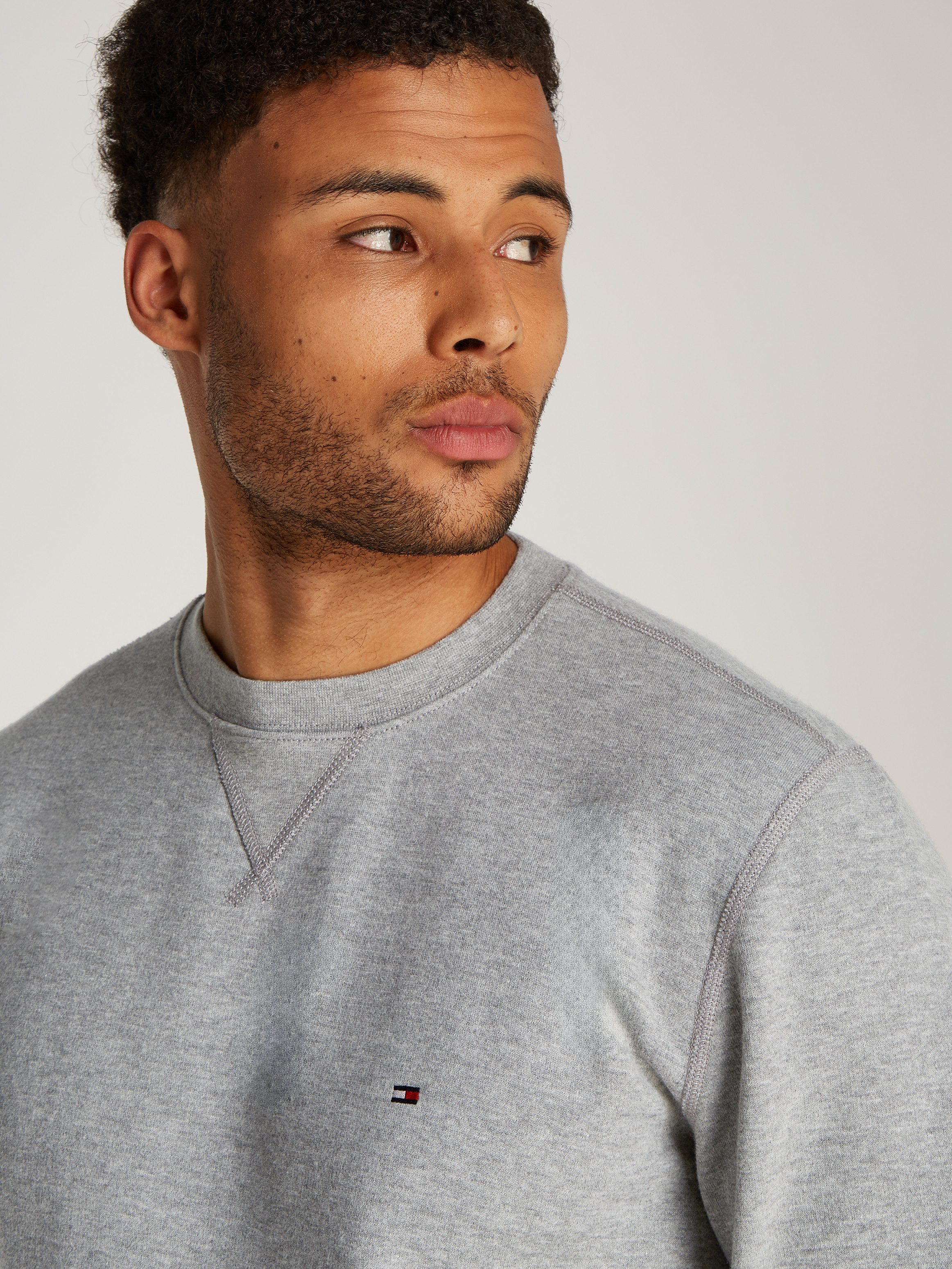 Tommy Hilfiger Sweatshirt ESSENTIAL FLEECE CREWNECK met tommy hilfiger logoborduursel