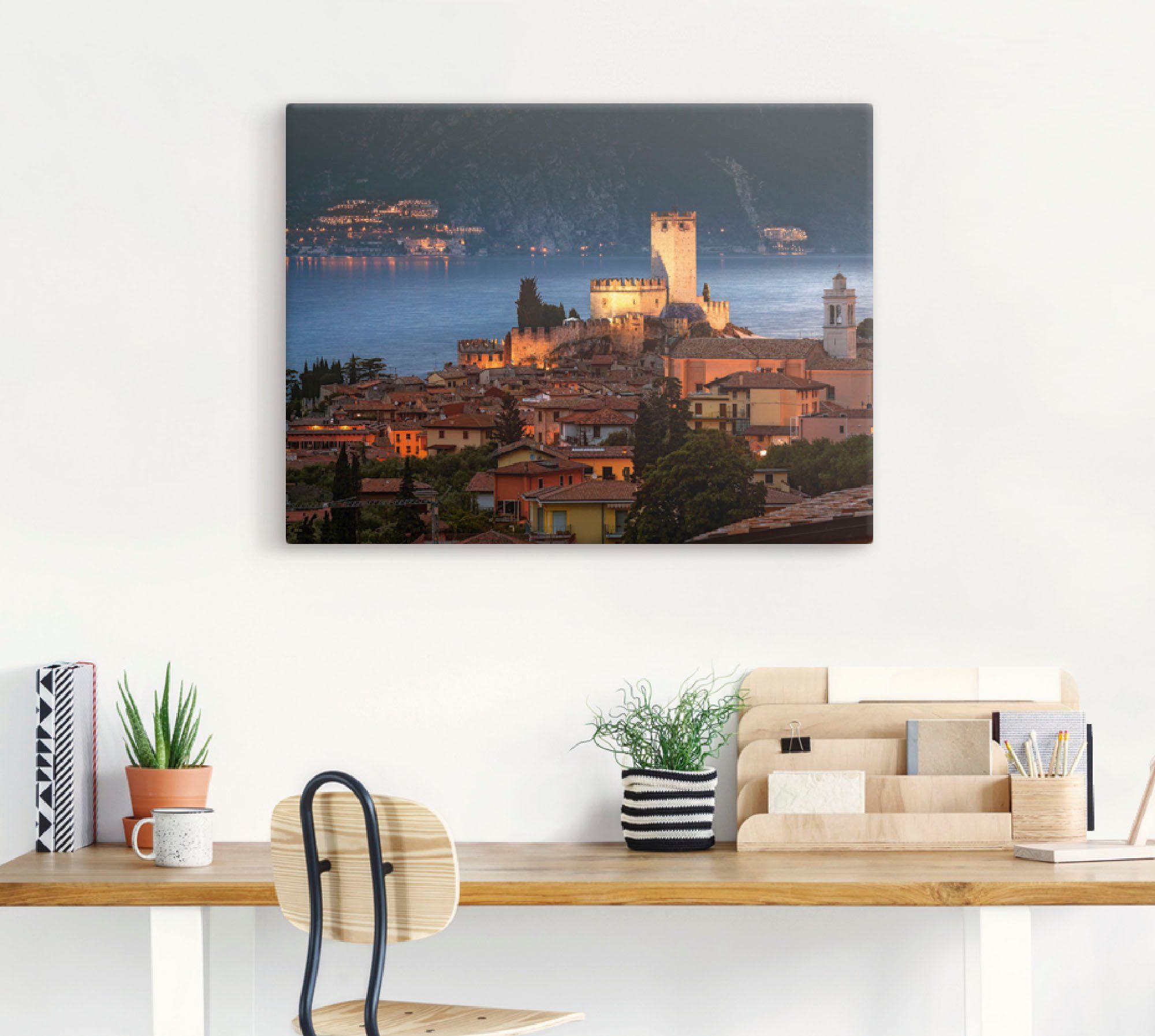 Artland Artprint op linnen Boven de daken van Malcesine