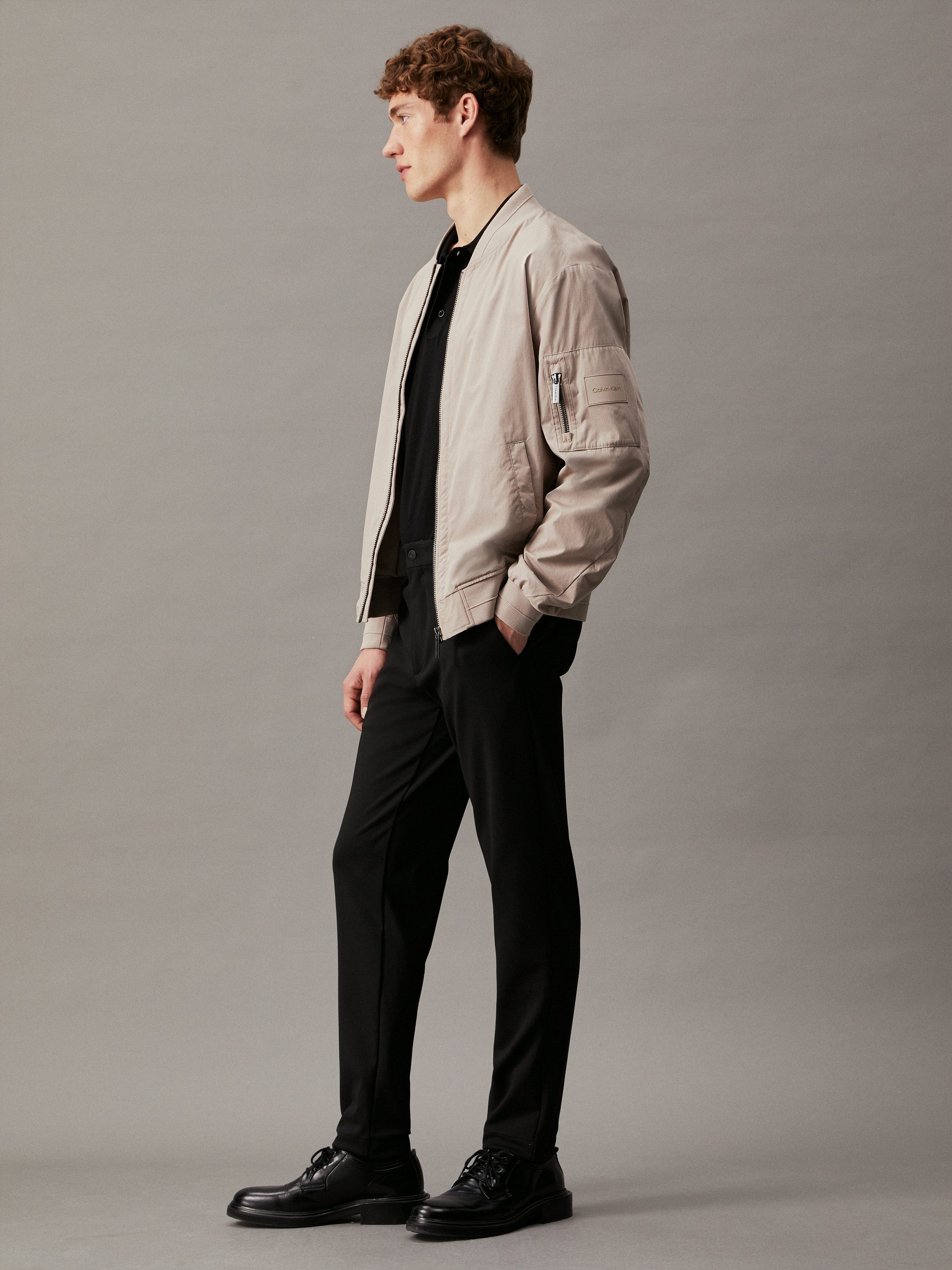 Calvin Klein Chino COMFORT KNIT TAPERED PANT