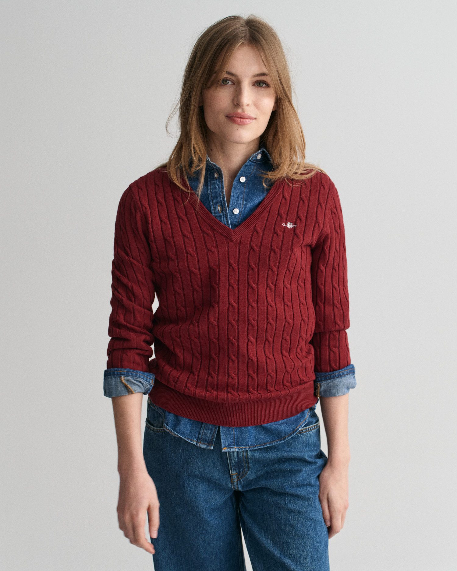 Gant Gebreide trui STRETCH COTTON CABLE V-NECK met logoborduursel op borsthoogte