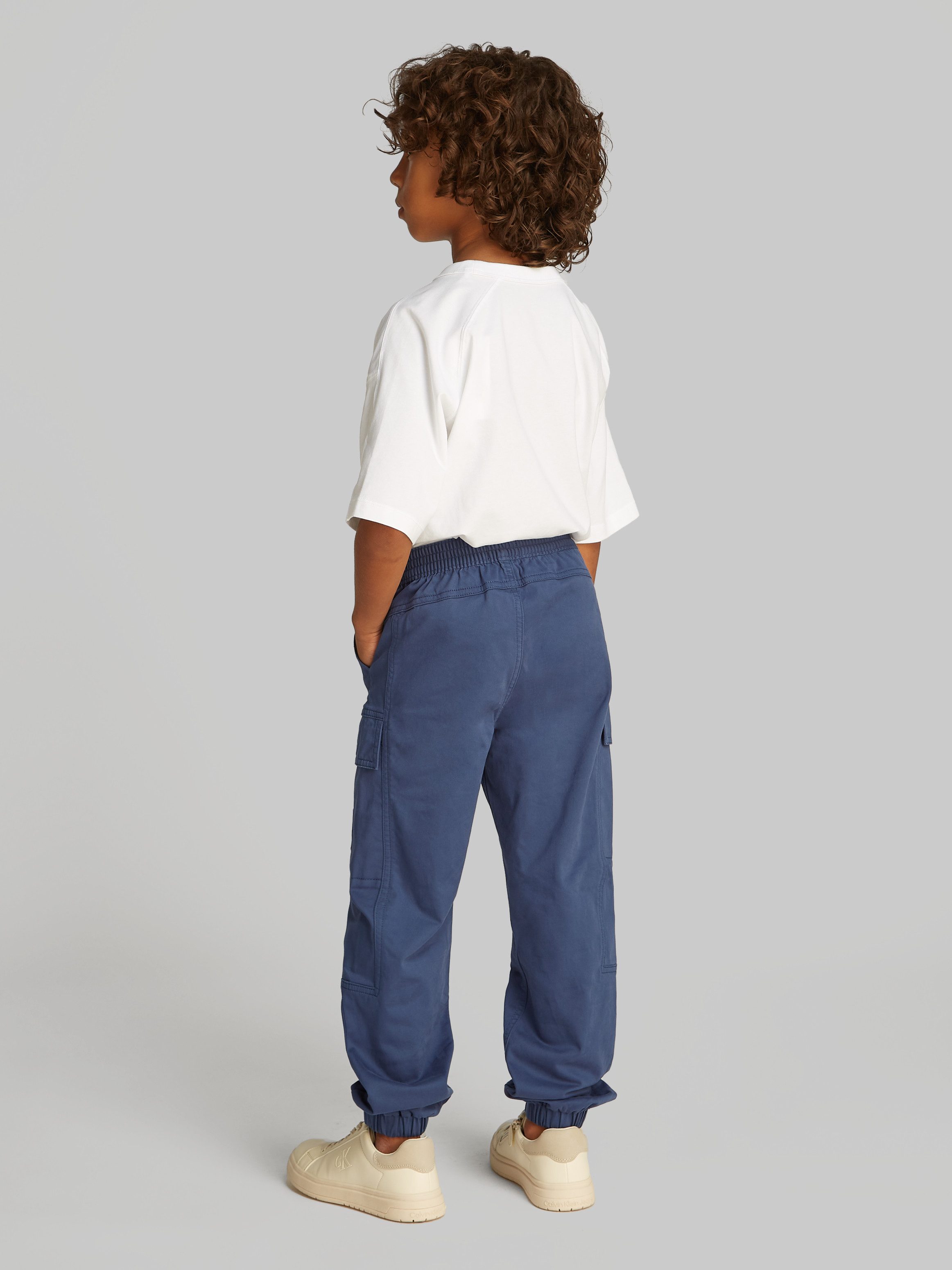 Calvin Klein Sweatbroek ESSENTIAL WOVEN CARGO PANTS voor kinderen tot 16 jaar met logo-print