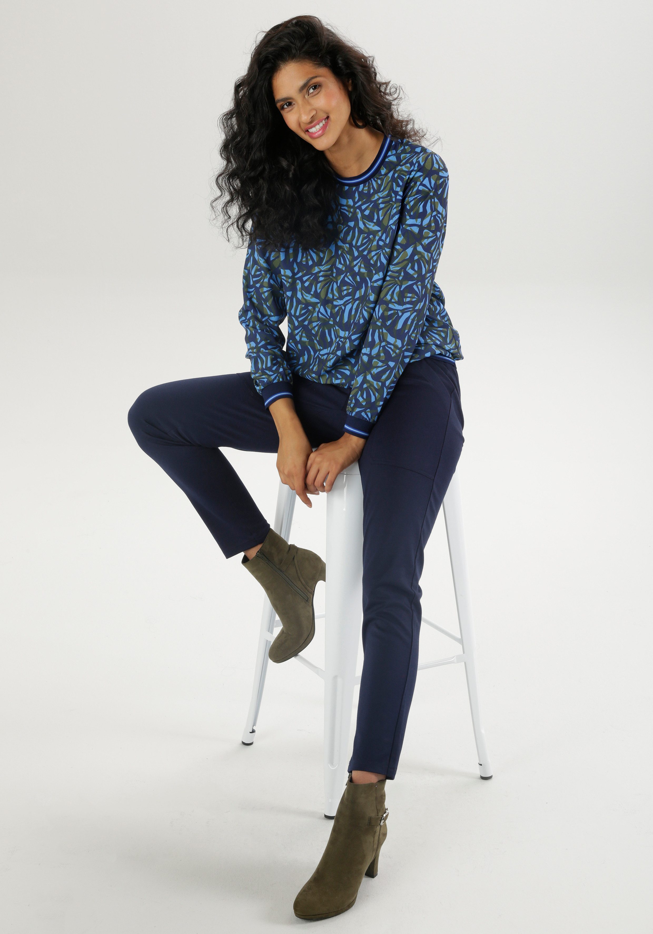 Aniston SELECTED Shirtblouse met opwindende print en casual pasvorm