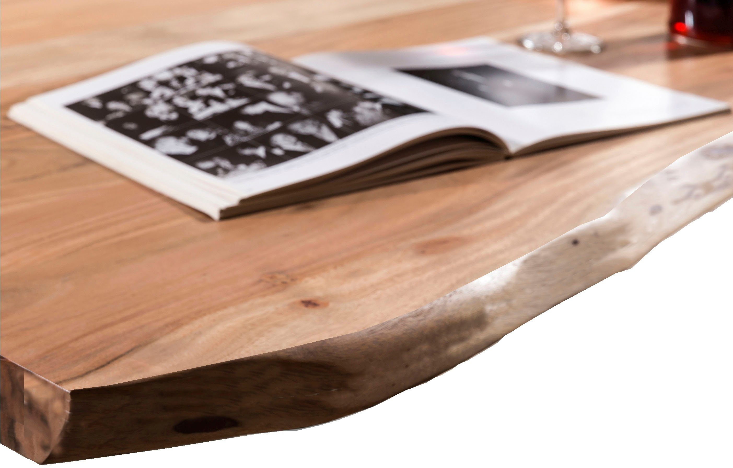 SIT Tafel met hout met boomrand alsof gegroeid