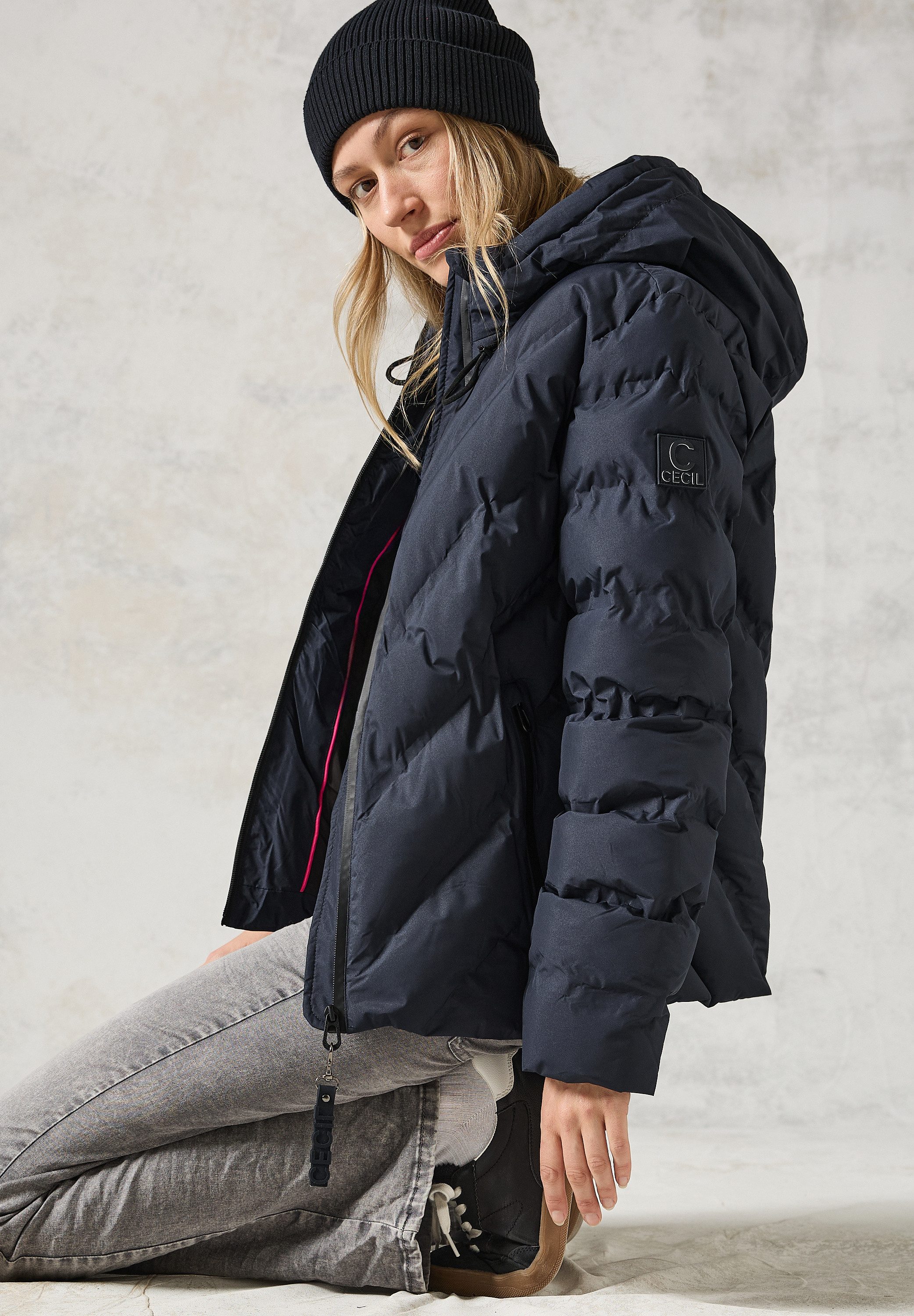 Cecil Outdoorjack met capuchon en gelaste naden